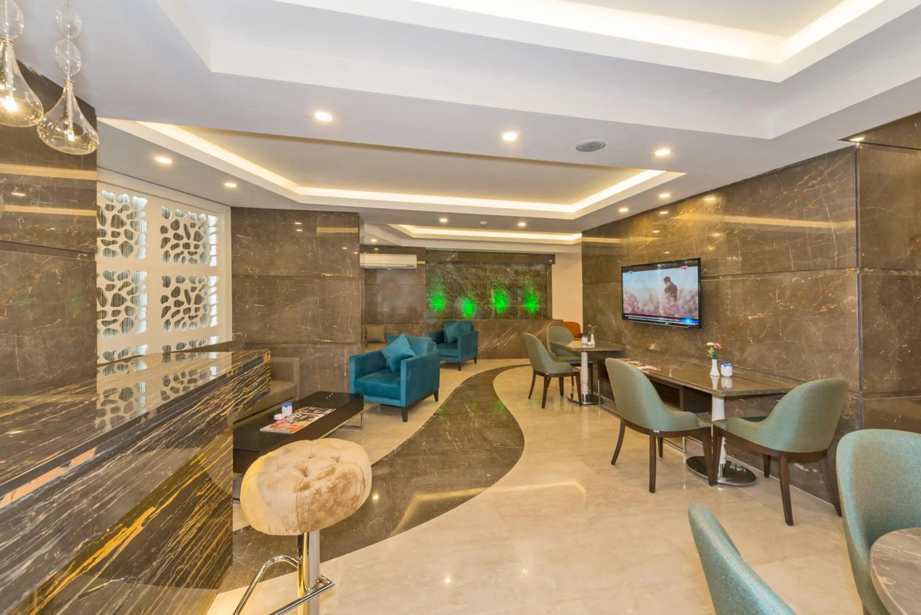 Lobby or reception in Bisetun Hotel