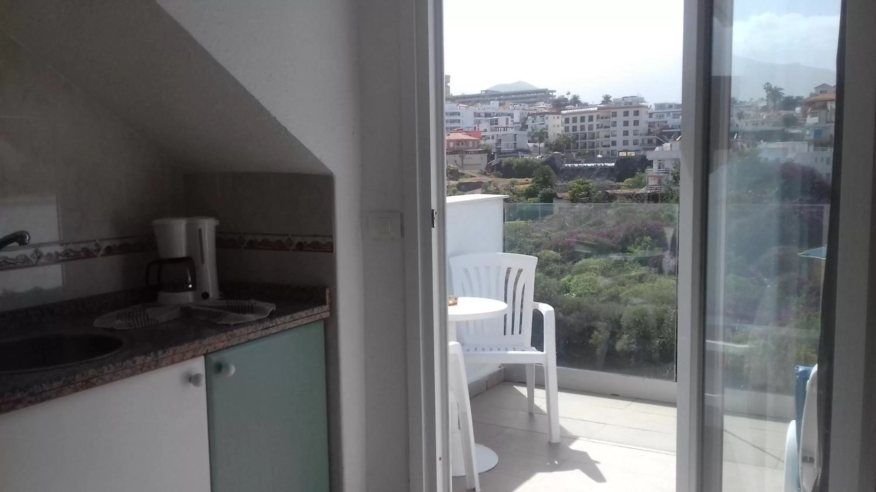 Kitchen or kitchenette in Apartamentos Pez Azul