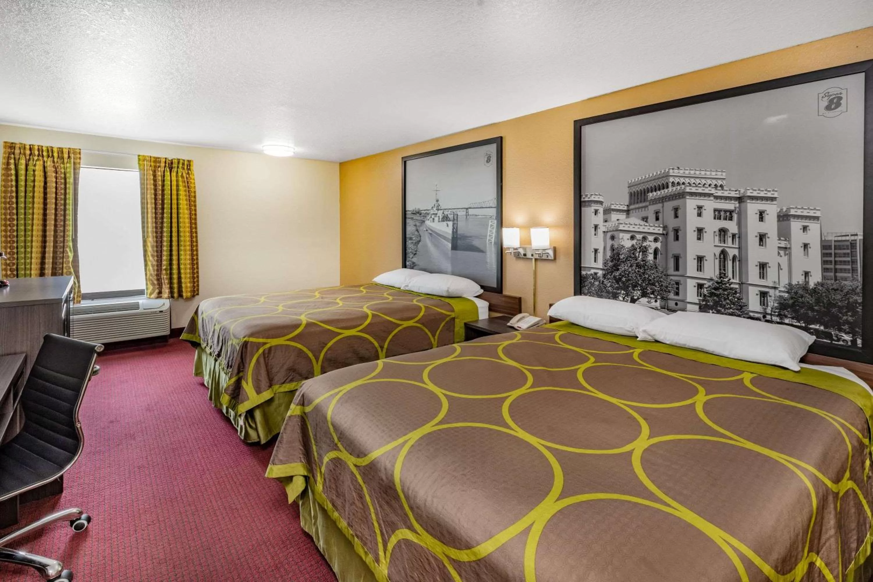 Photo of the whole room, Bed in Super 8 by Wyndham Kinder/Coushatta near Casino