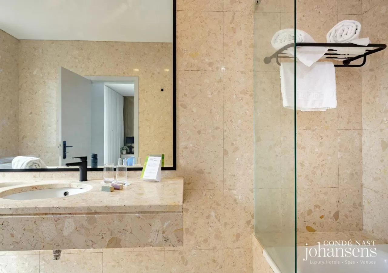 Bathroom in Pure Monchique Hotel - Villa Termal Spa Resort - by Unlock Hotels