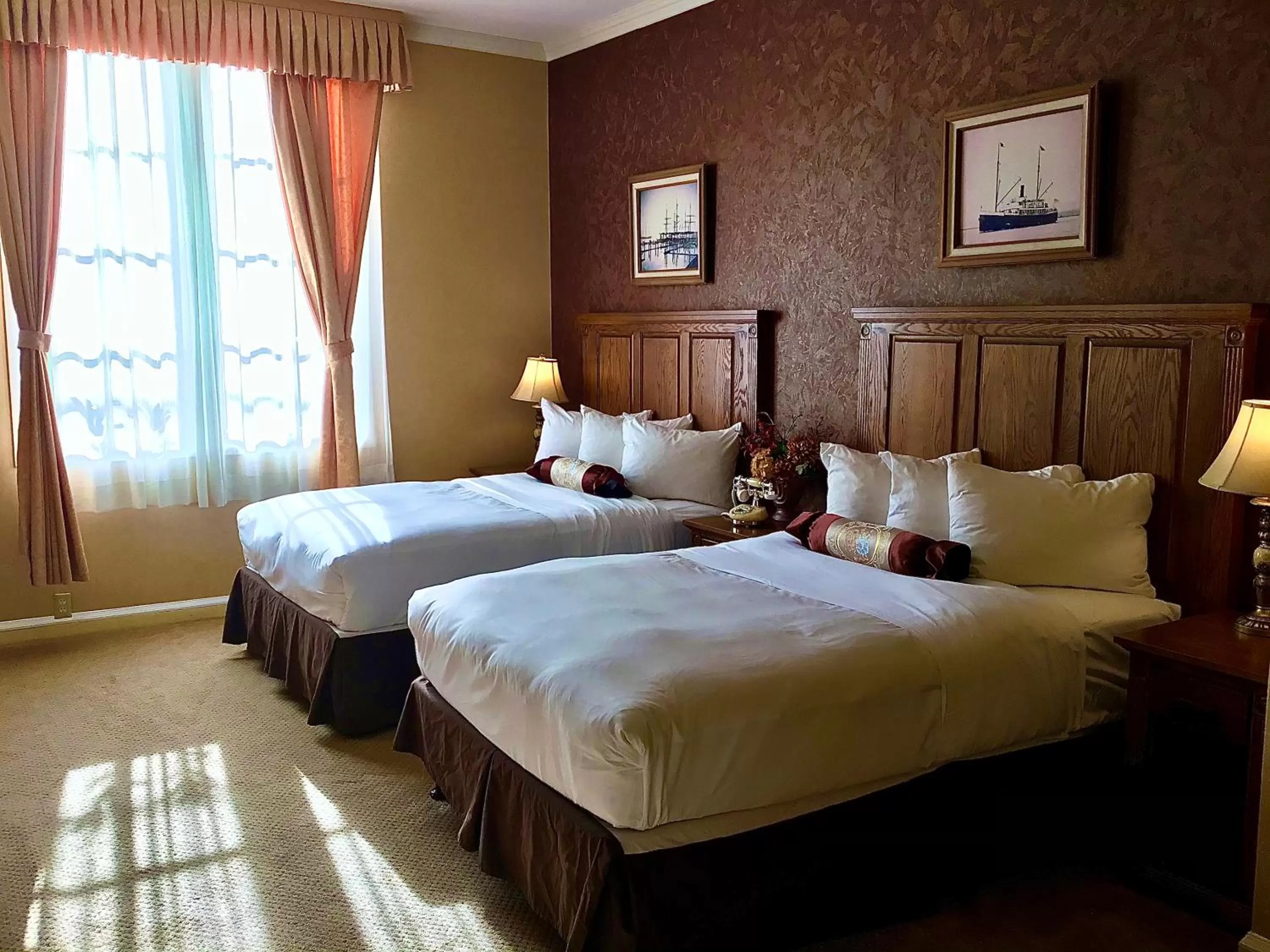 Bedroom, Bed in Eureka Inn, Trademark Collection by Wyndham