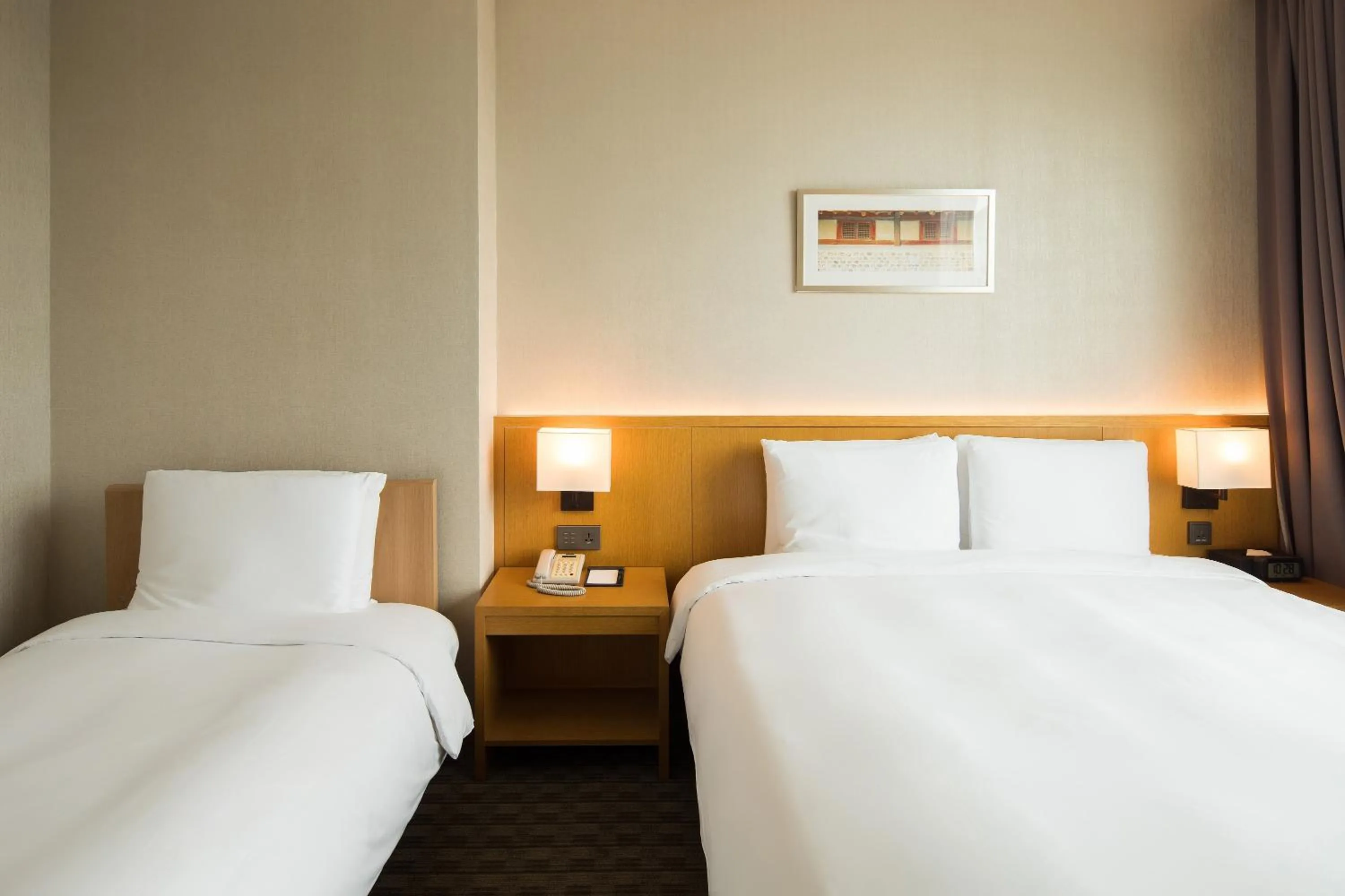 Decorative detail, Bed in Sotetsu Hotels The Splaisir Seoul Dongdaemun