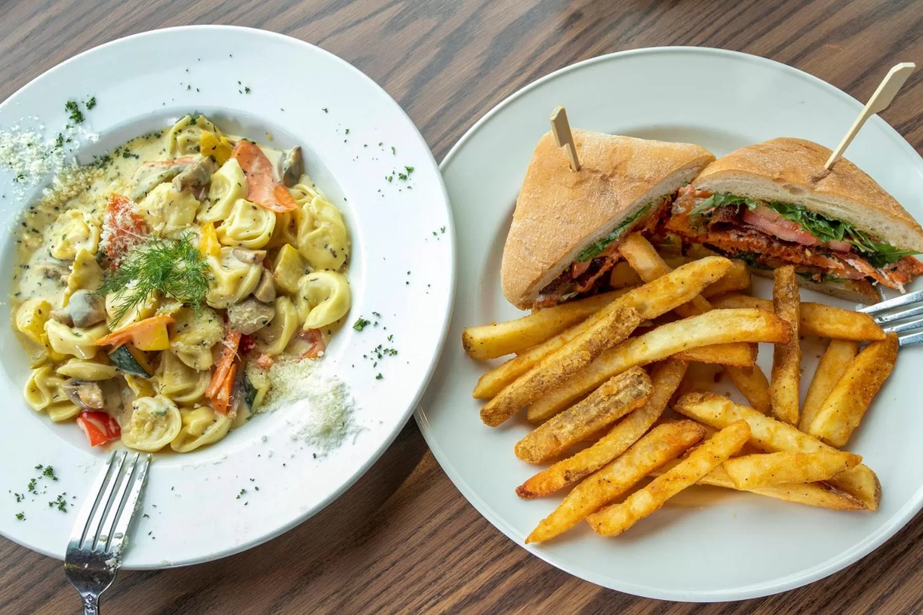 Food and drinks in Adobe Resort