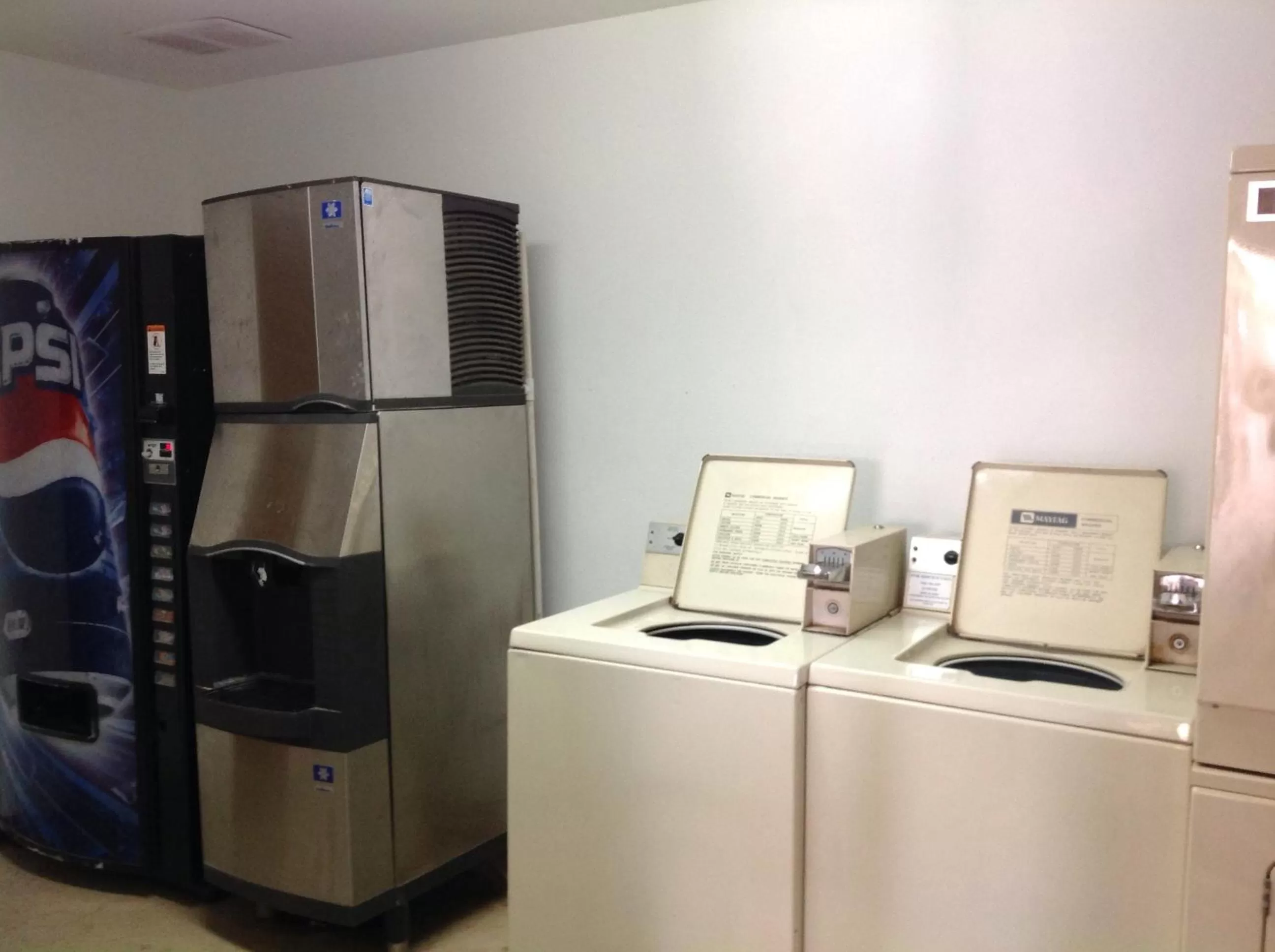 TV/Entertainment Center in Executive Inn Tulia