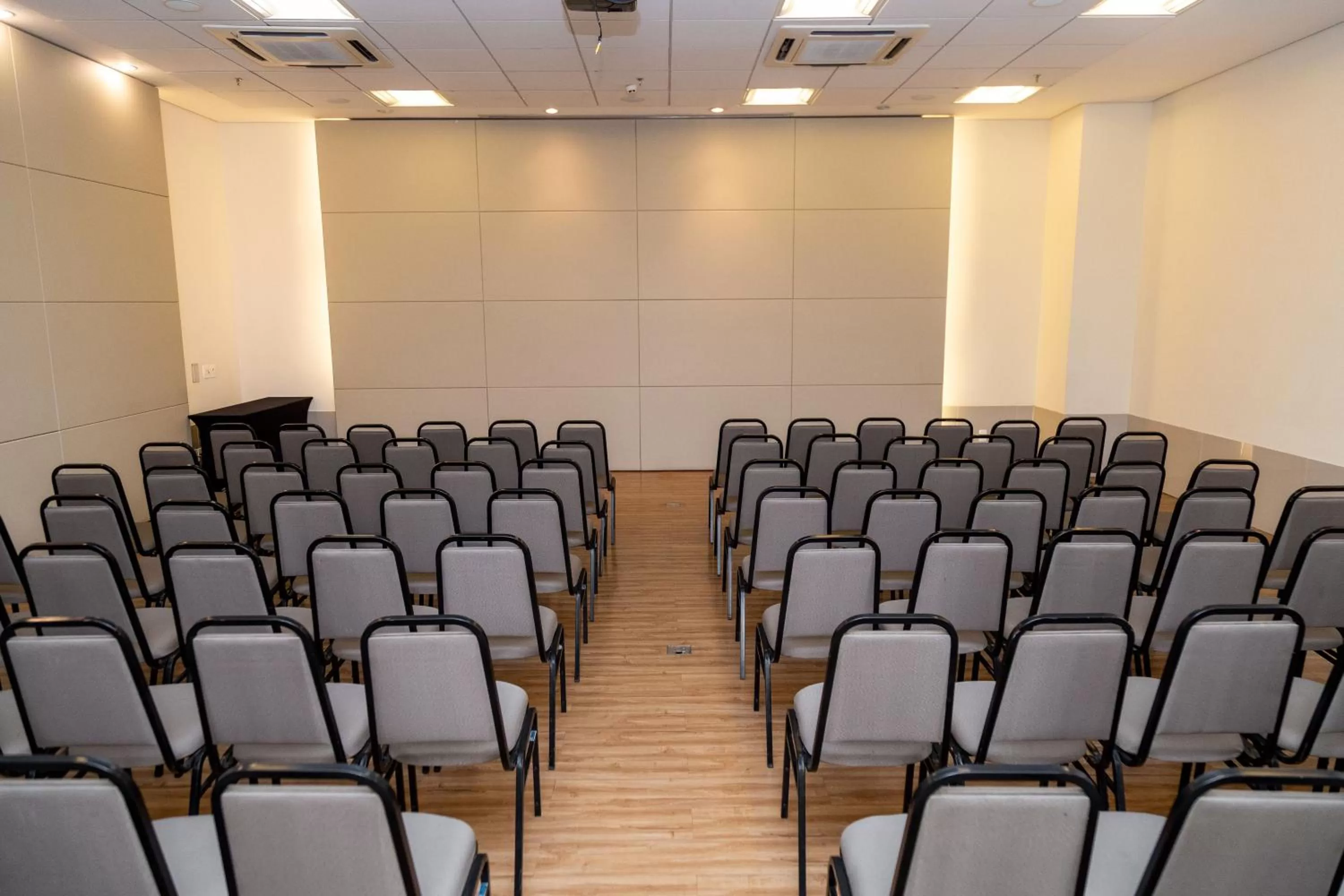 Meeting/conference room in Hilton Garden Inn Belo Horizonte Lourdes