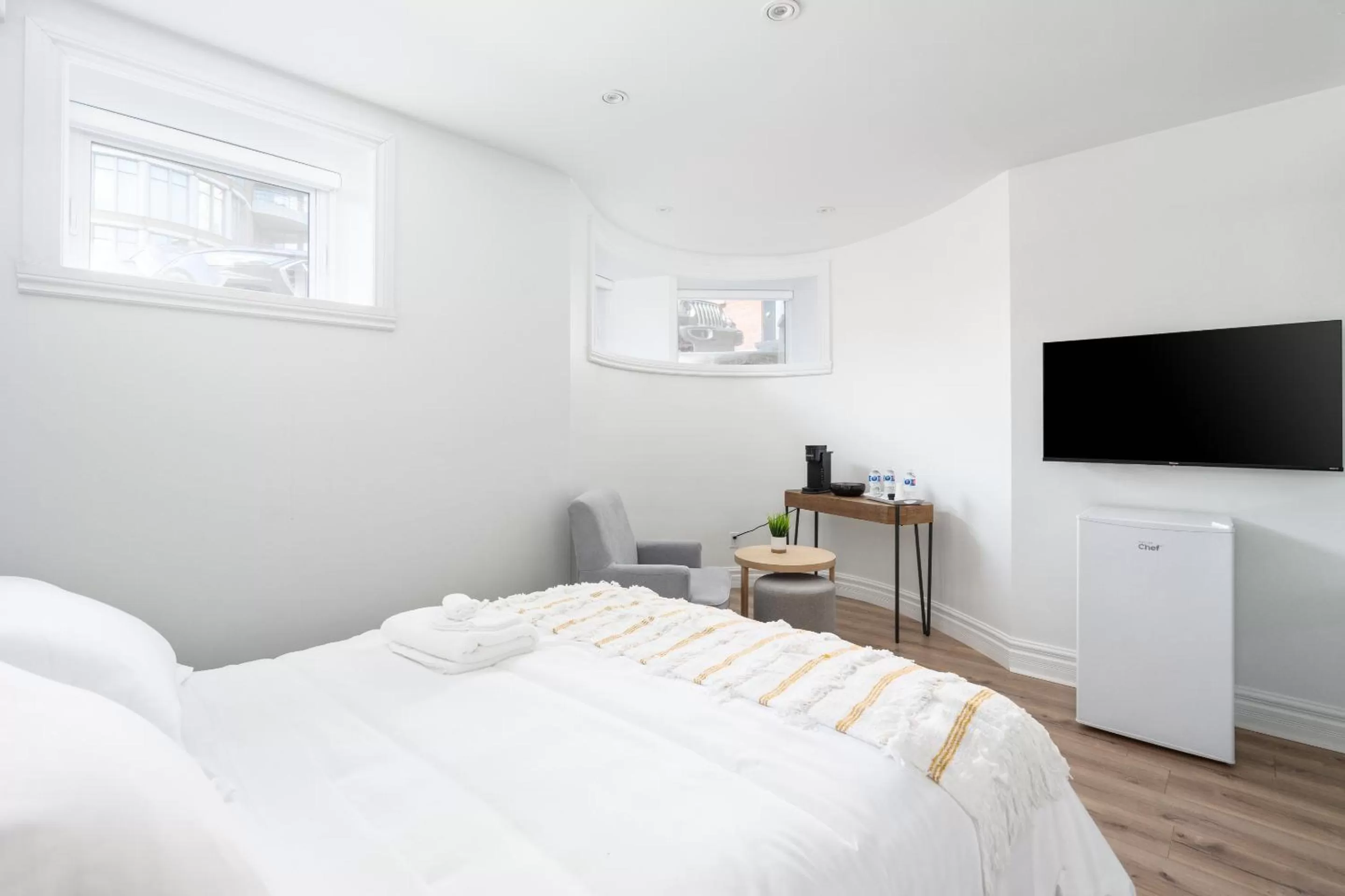 Bed in Le Penfield Par Nomade MTL