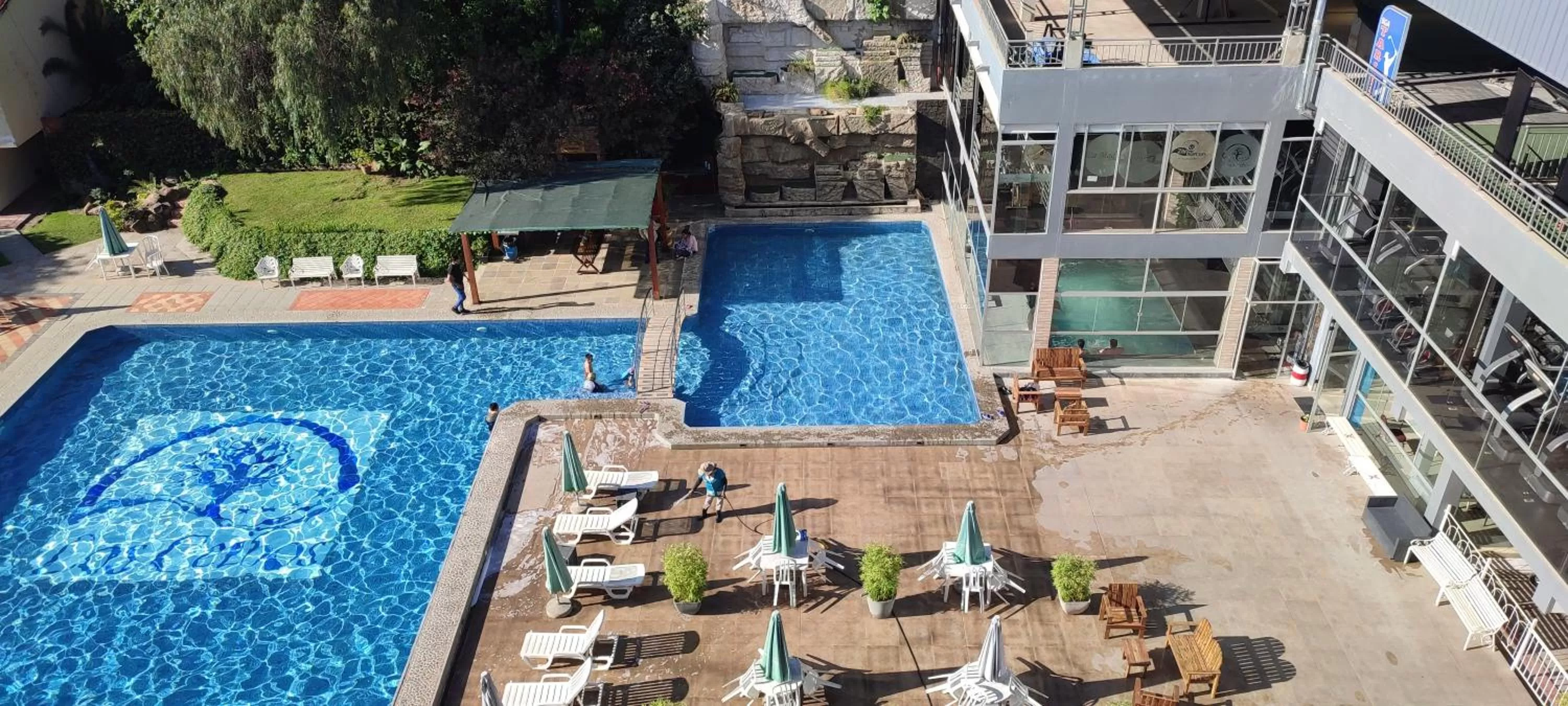 Swimming pool in Hotel Los Ceibos
