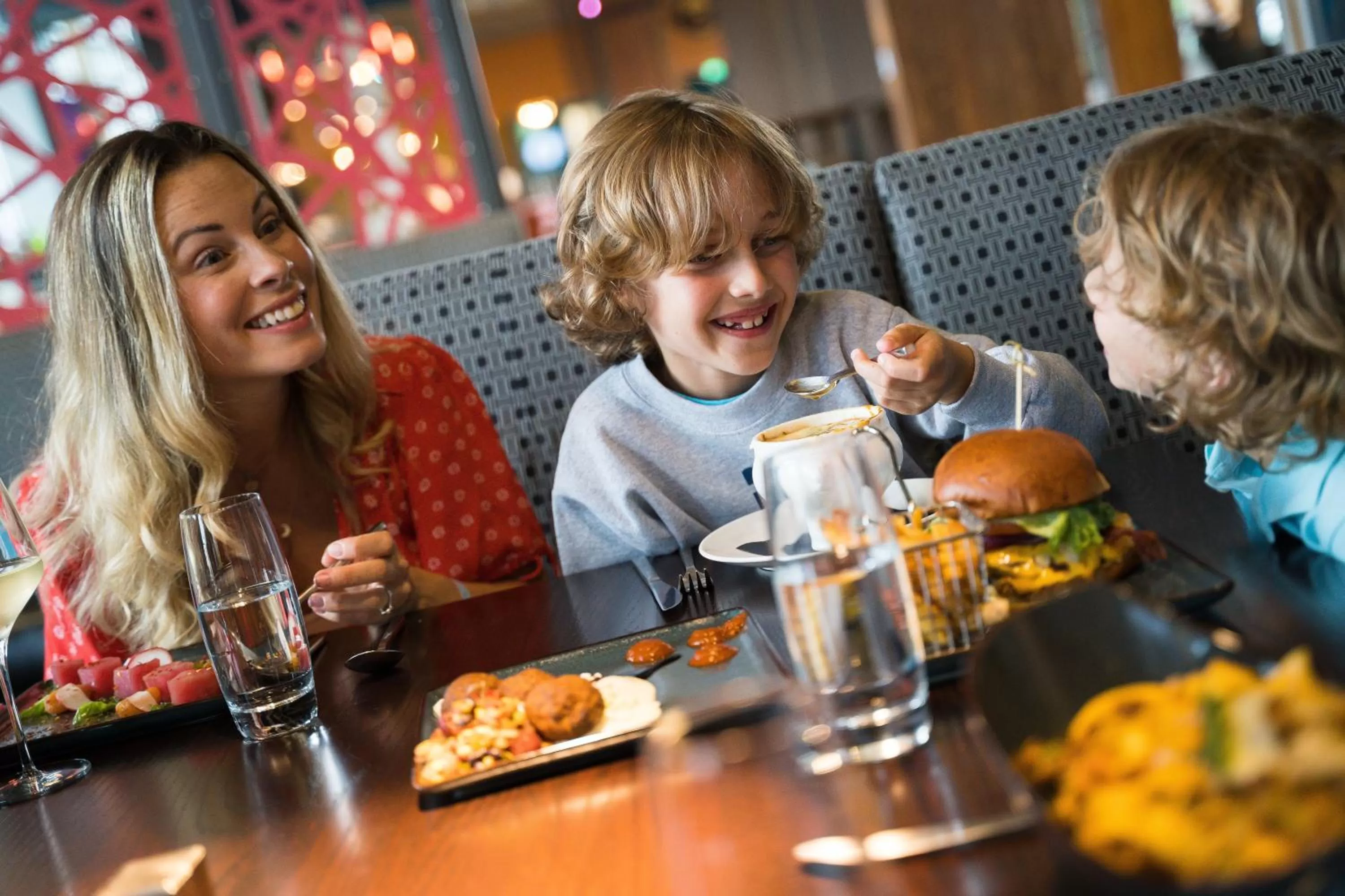 Food and drinks in The Kartrite Resort and Indoor Waterpark