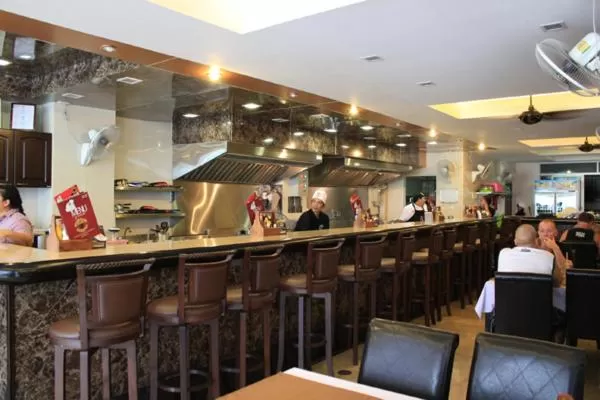 Restaurant/places to eat in Maleez Lodge