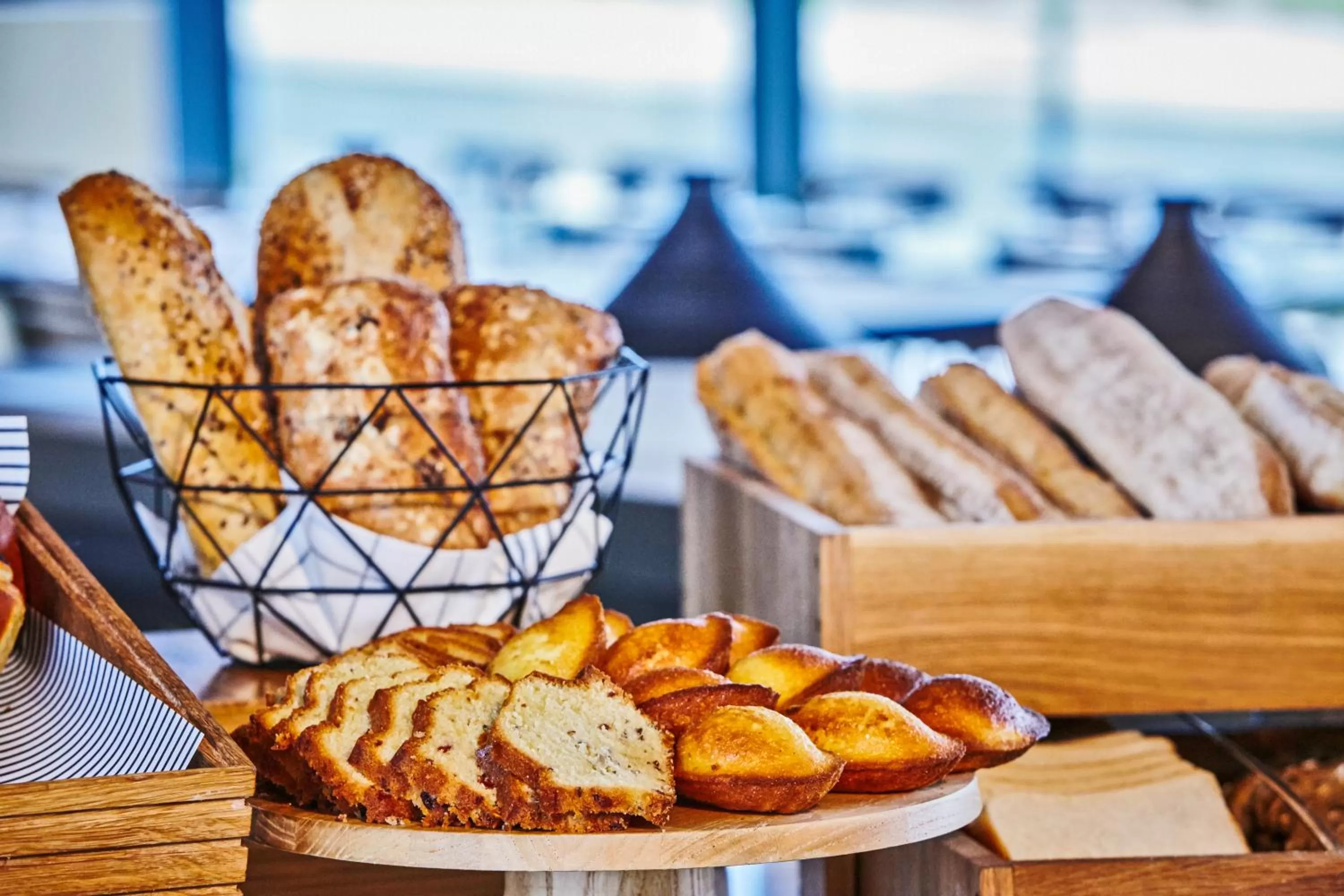 Food and drinks in Mercure Paris Orly Airport