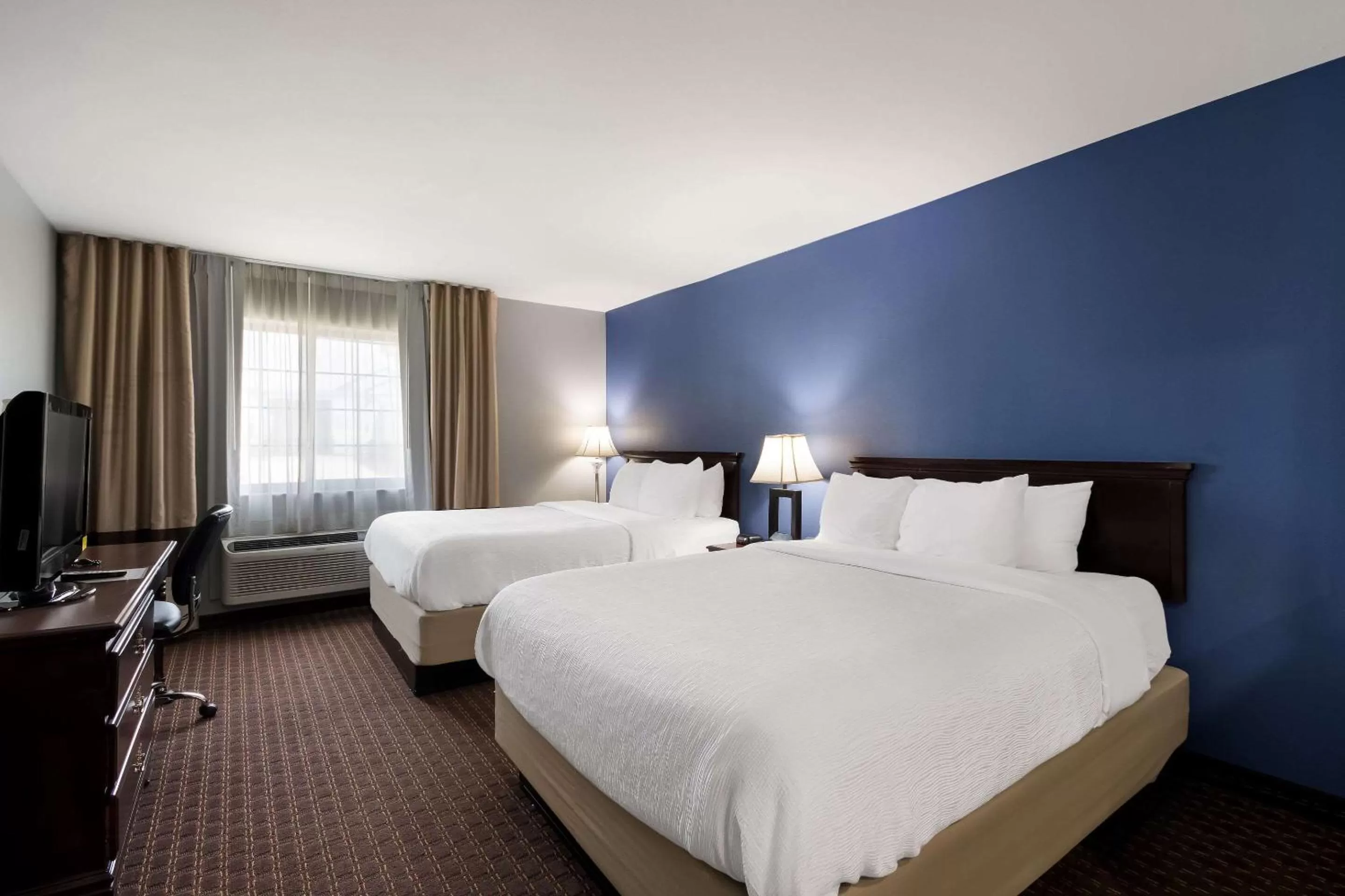 Bedroom, Bed in Quality Inn & Suites Oklahoma City North