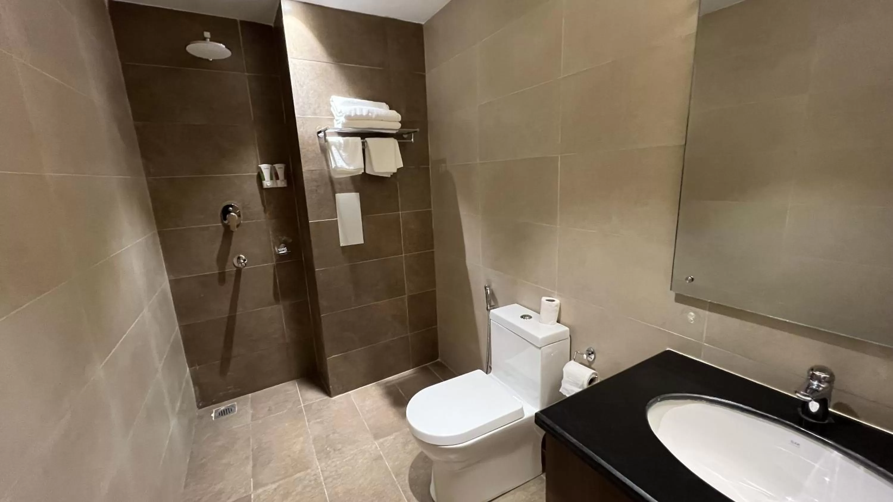 Shower, Bathroom in Mandala Heritage Inn