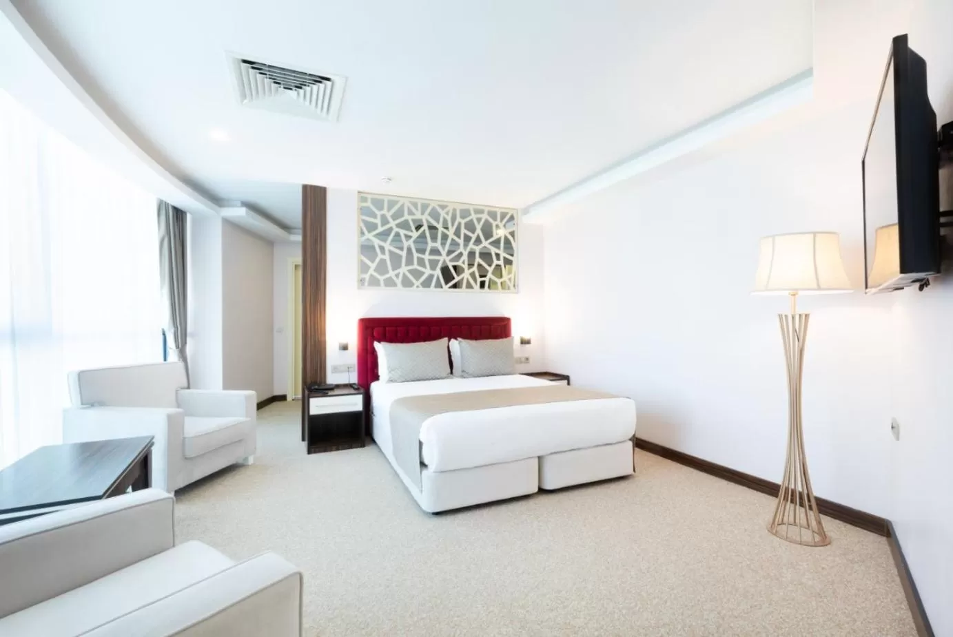 Bedroom, Bed in Sky Tower King Hotel