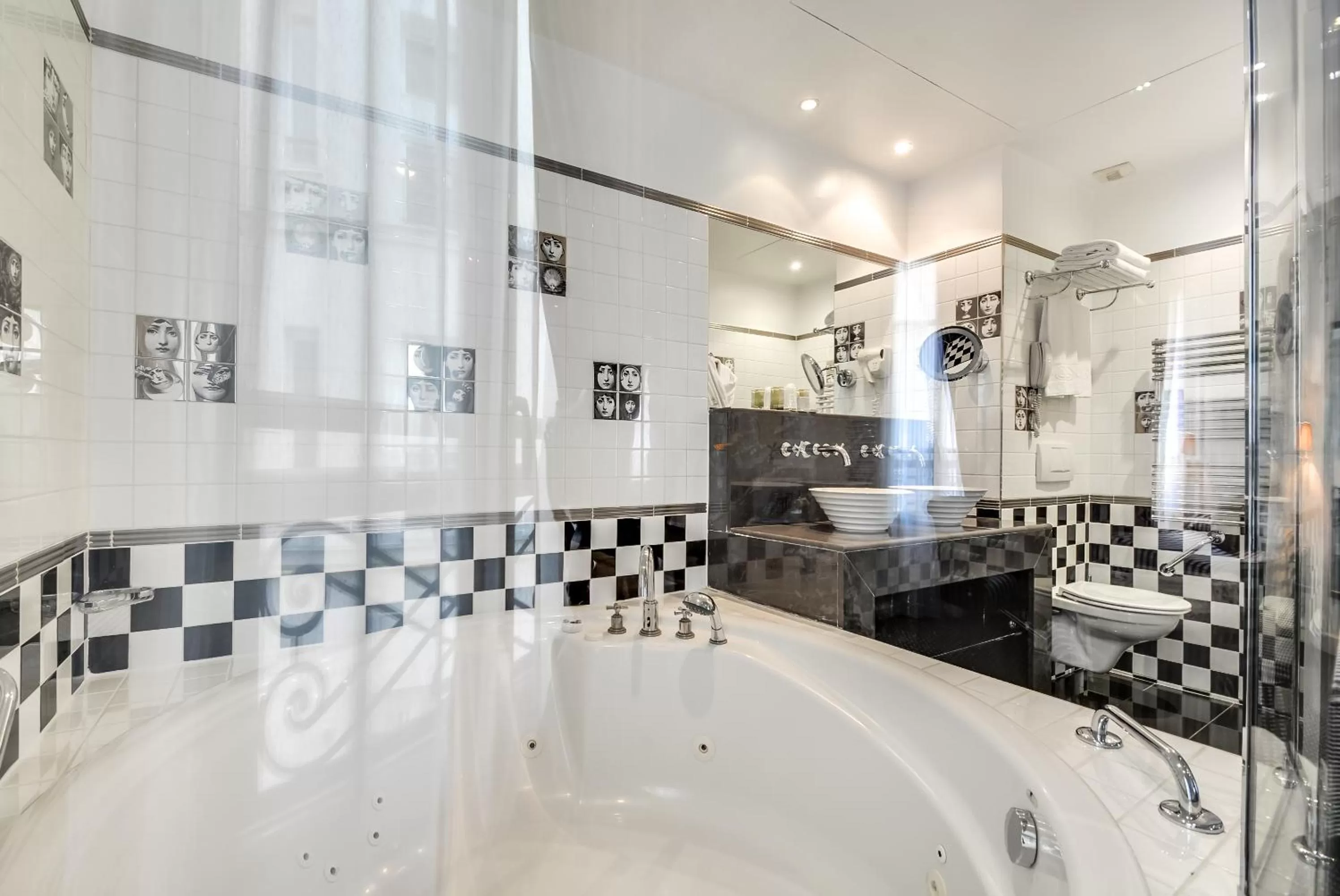 Hot Tub in Villa Lutèce Port Royal