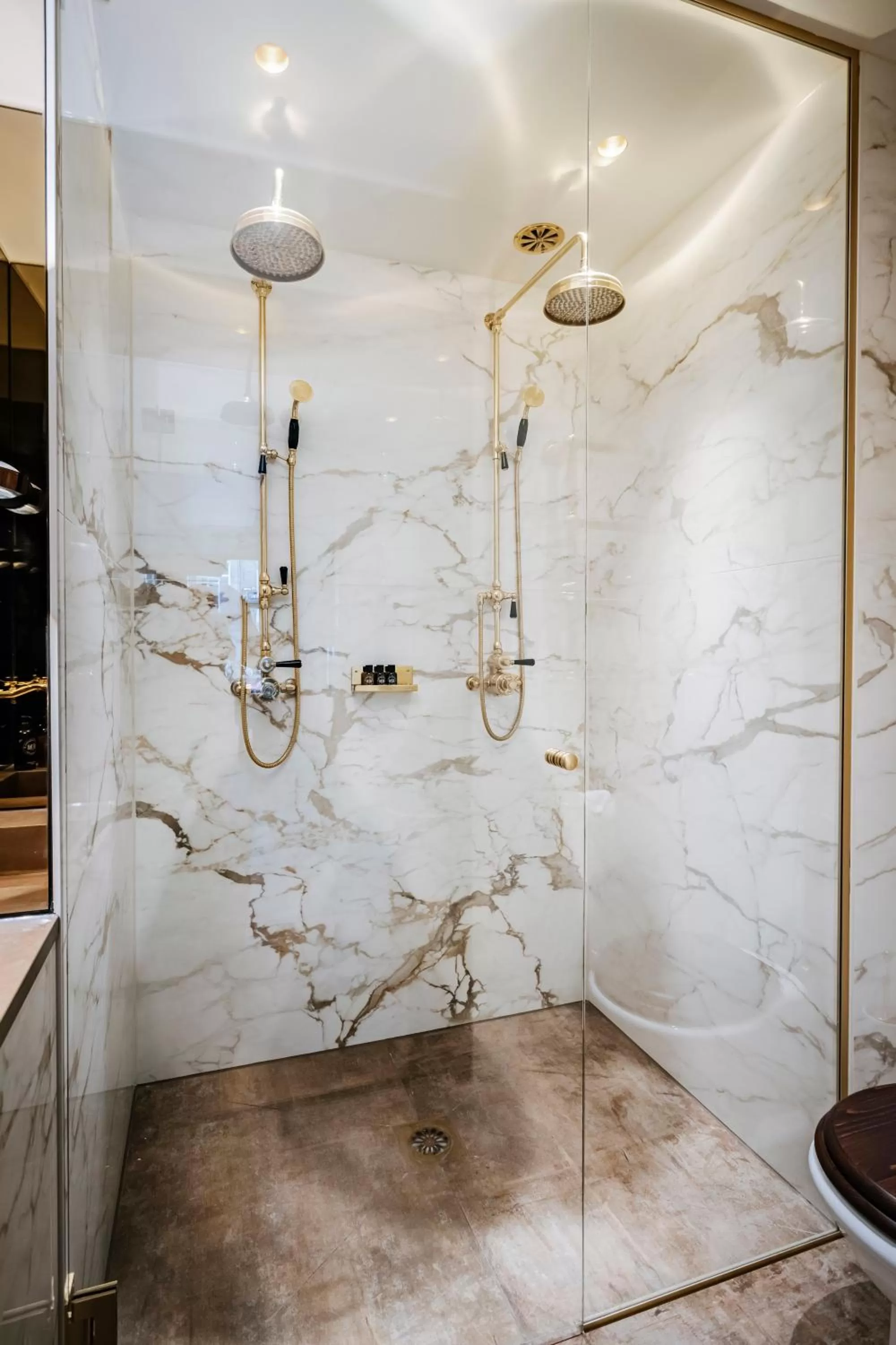 Shower in Boutique Hotel The Noblemen
