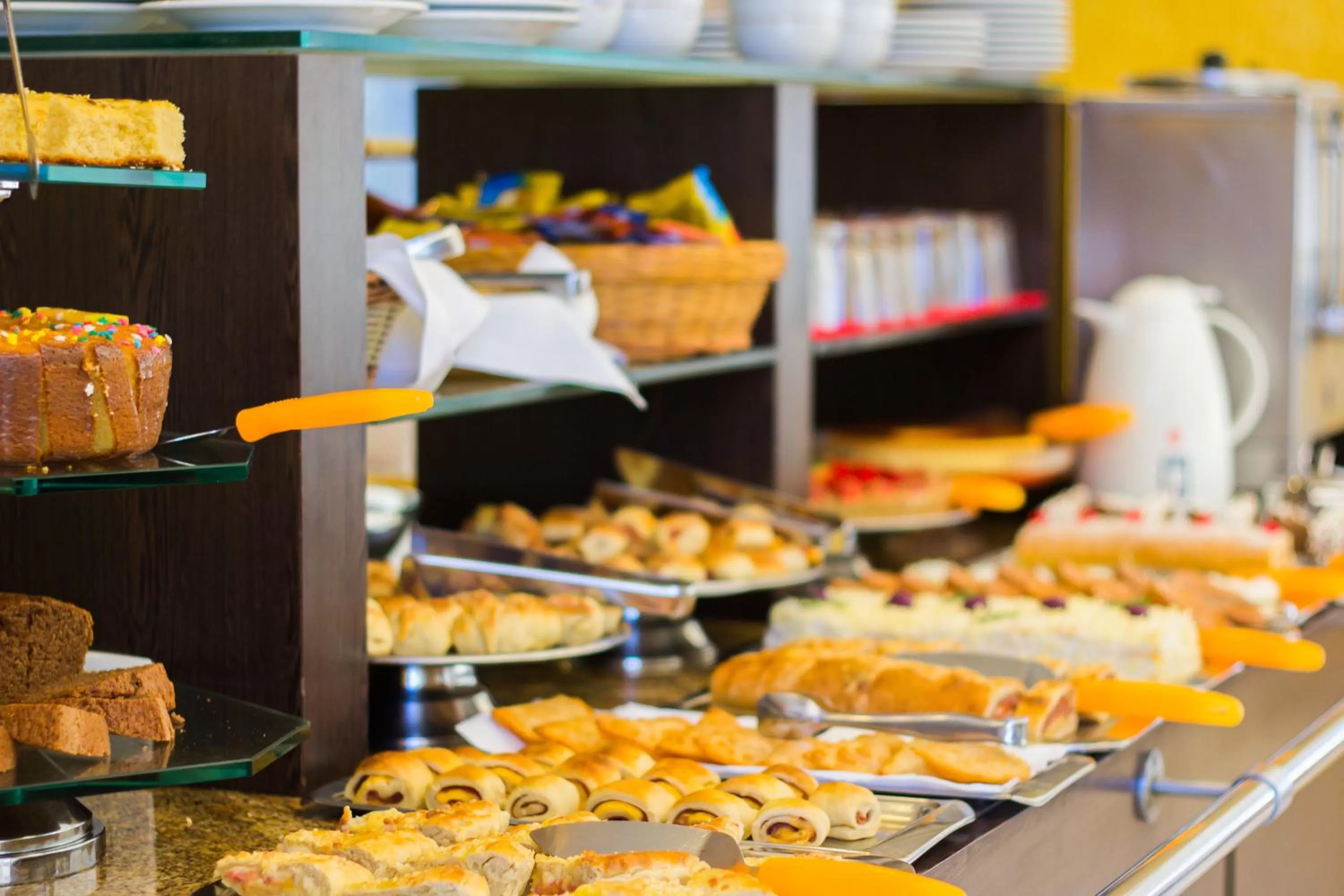 Restaurant/places to eat in L'Opera Hotel