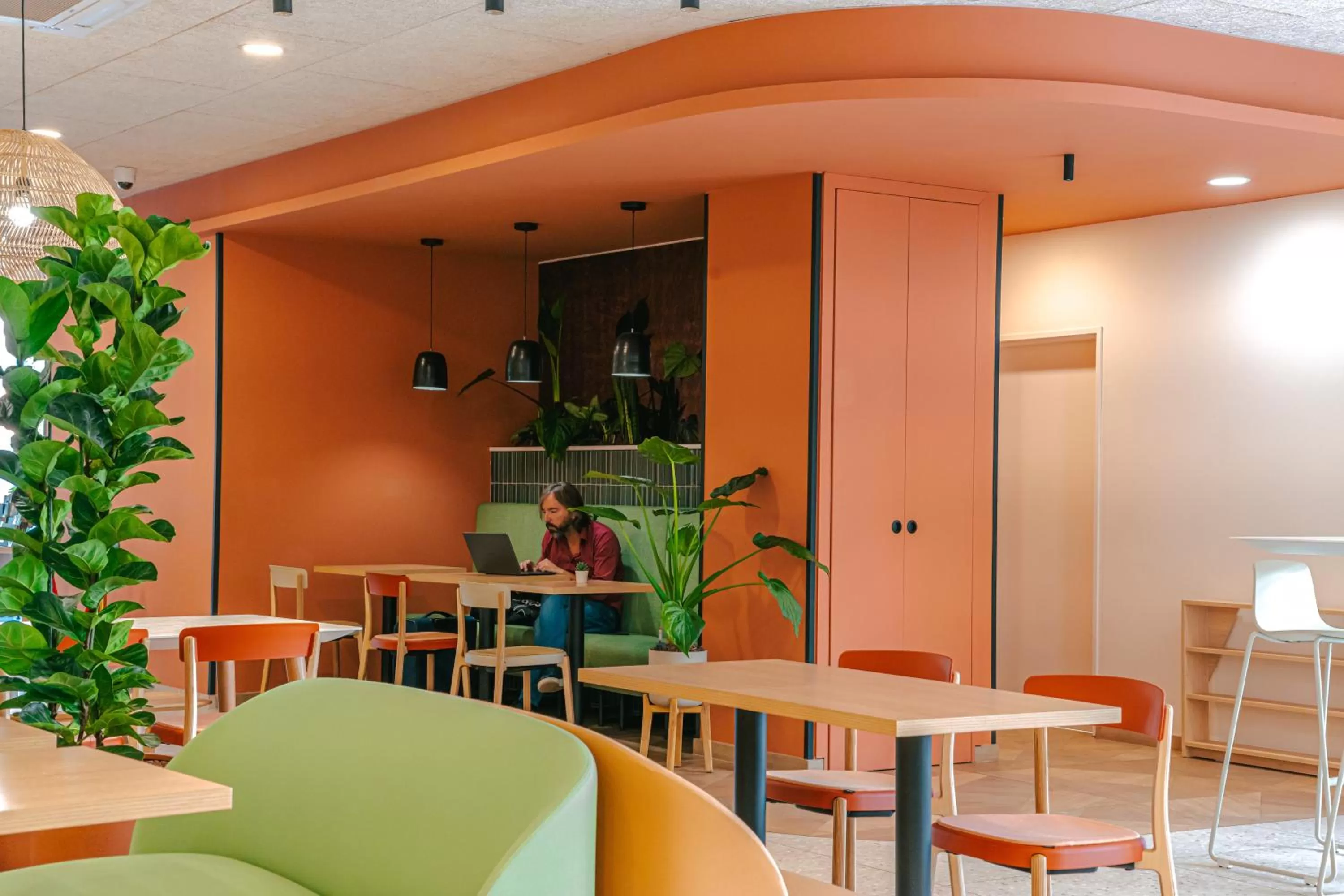 Restaurant/places to eat in Kyriad Marseille Palais Des Congrès – Vélodrome