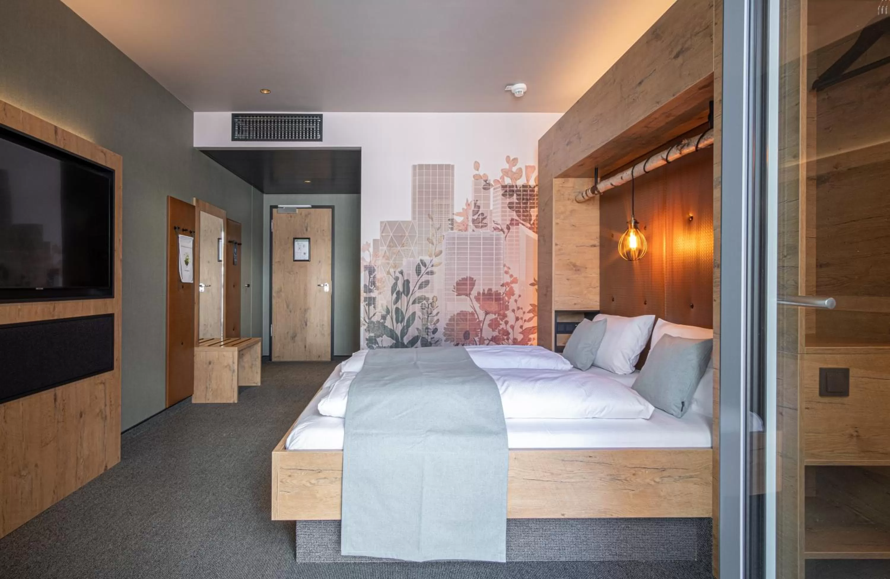 Bedroom, Bed in RiKu HOTEL Göppingen