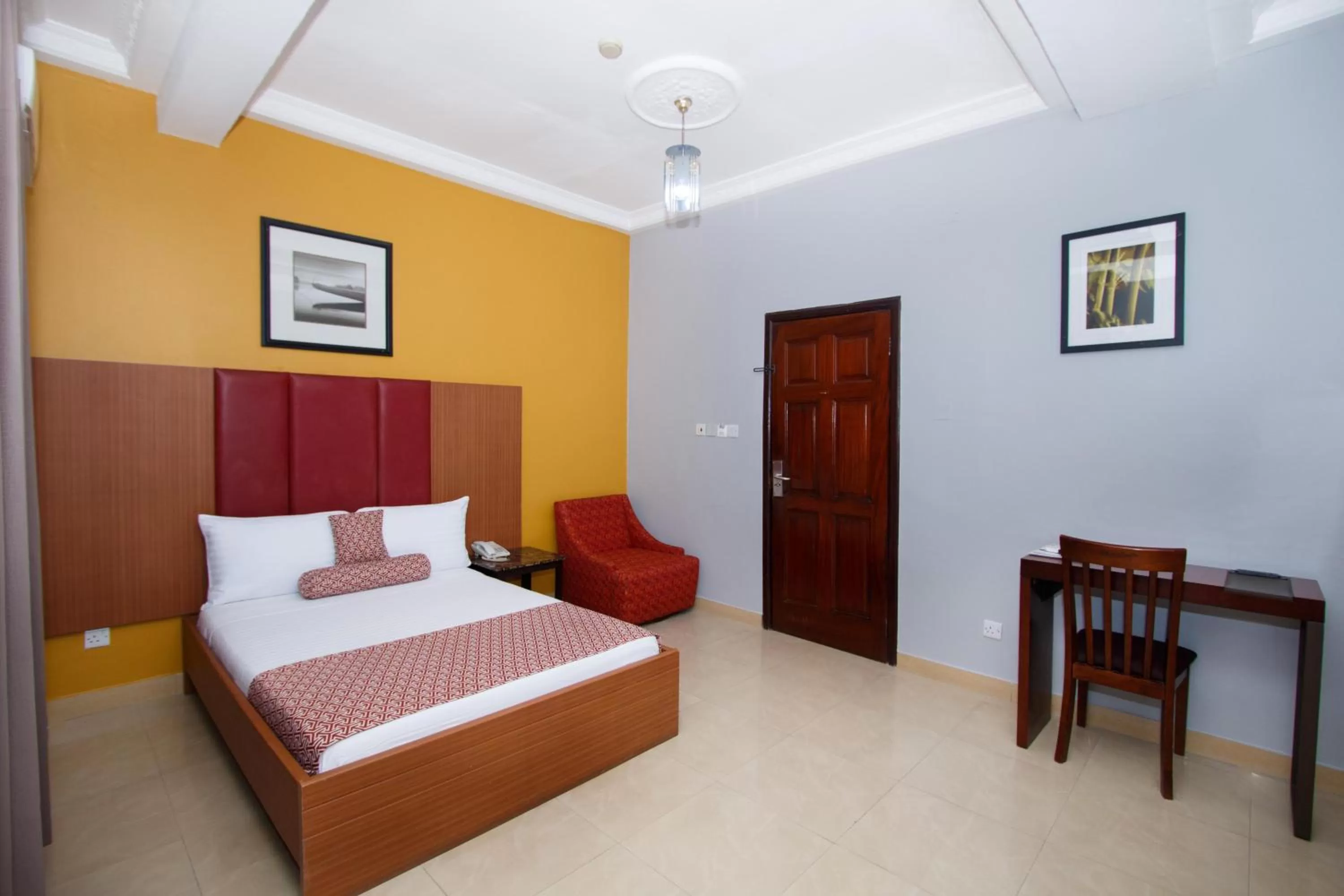 Photo of the whole room, Bed in Prestige Suites