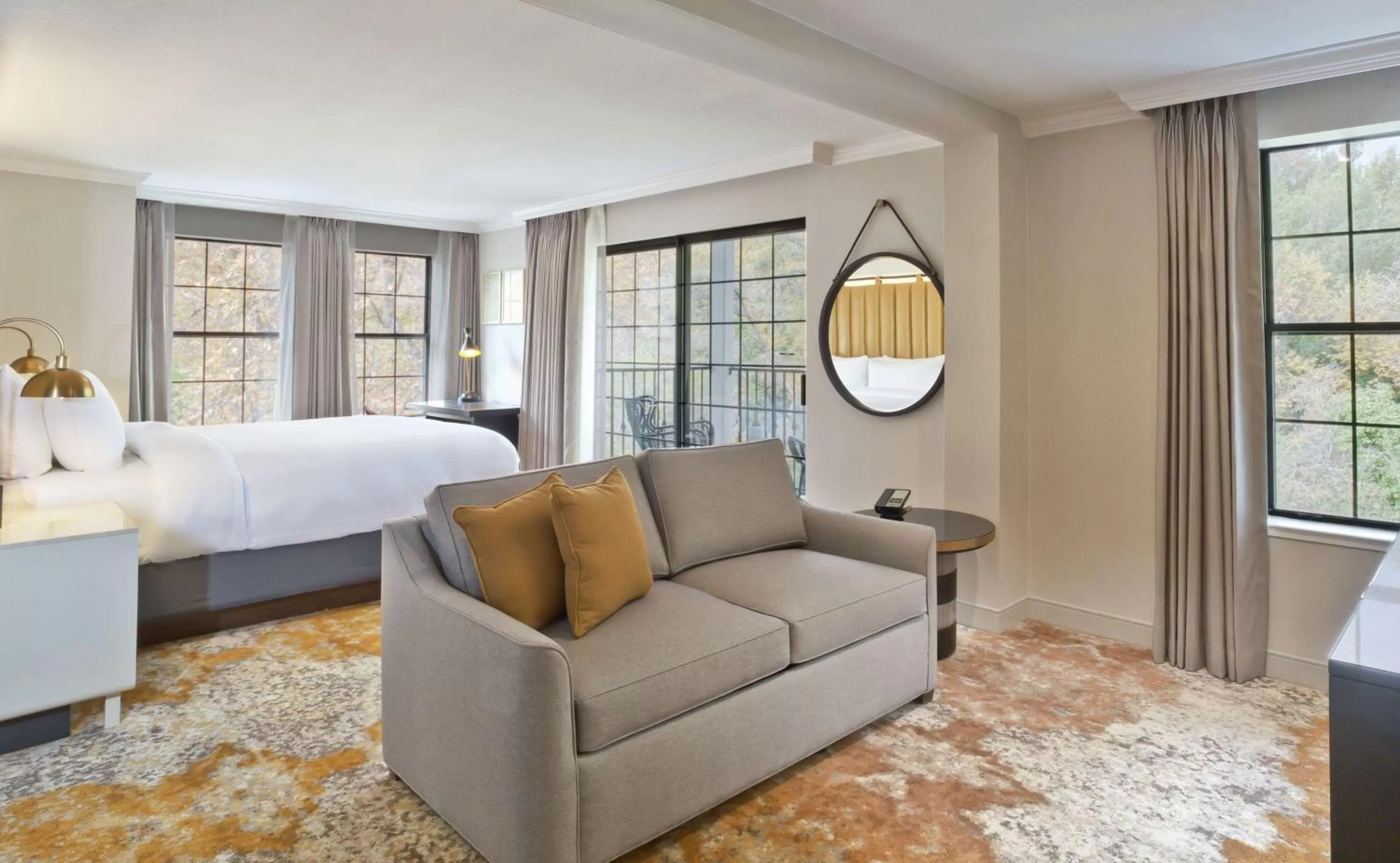 Living room, Bed in The Inn at Saratoga, Tapestry Collection by Hilton