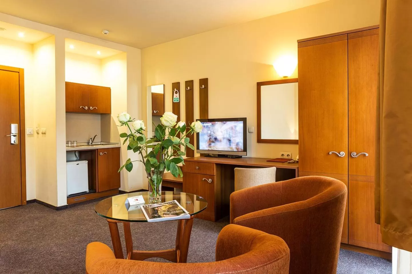 Seating area in Sofia Place Hotel by HMG