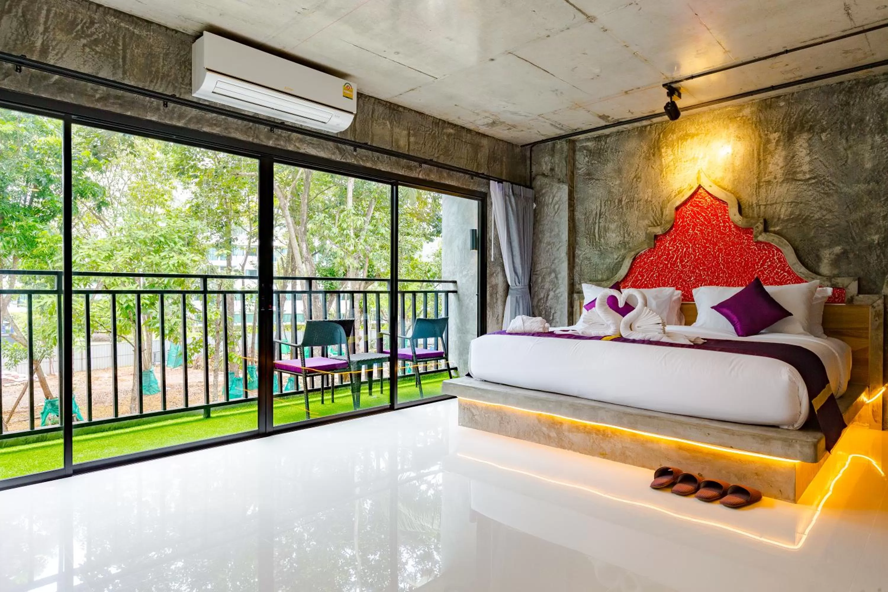 Photo of the whole room, Bed in Maneetel Krabi Beachfront-SHA Plus