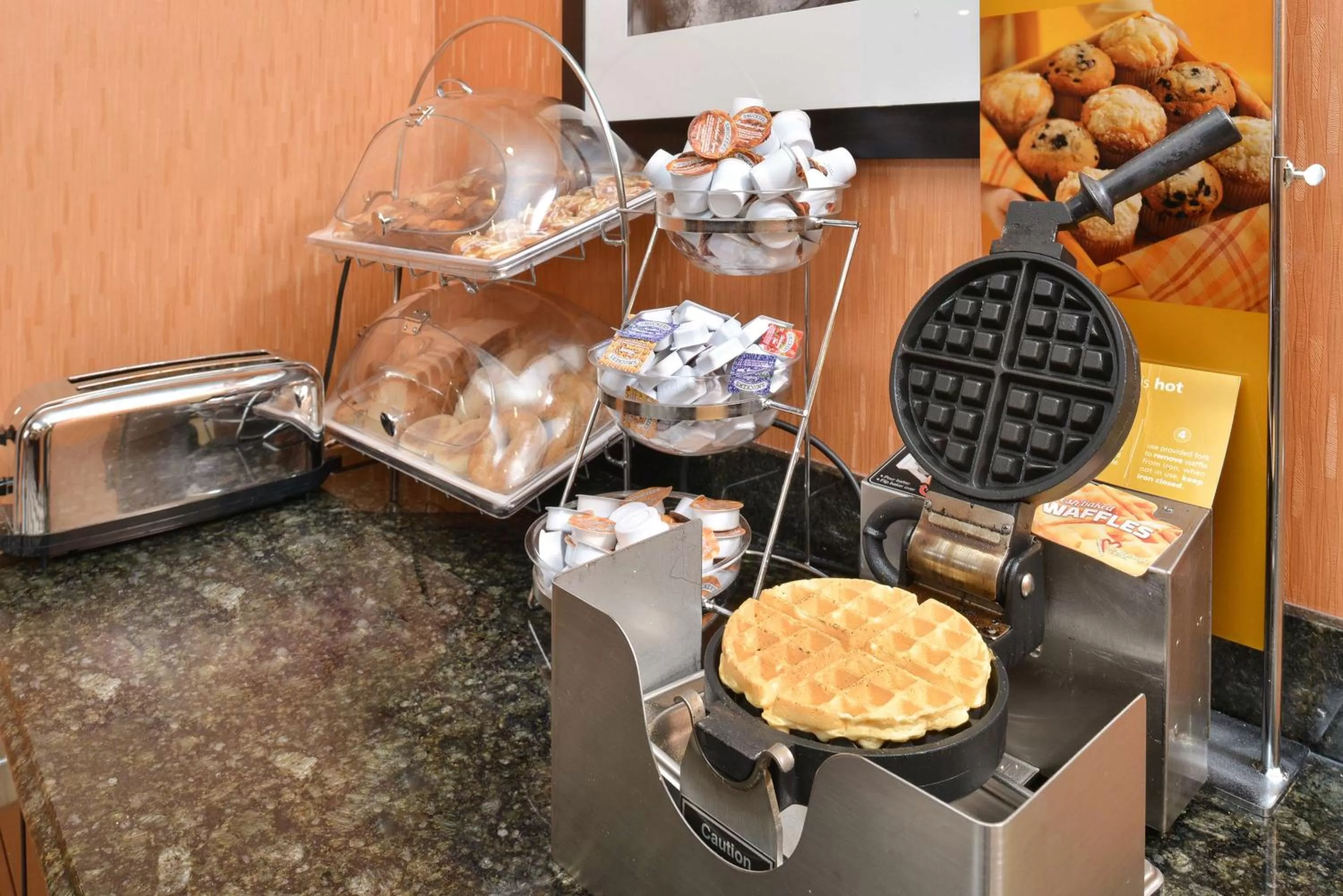 Dining area in Hampton Inn Muscatine