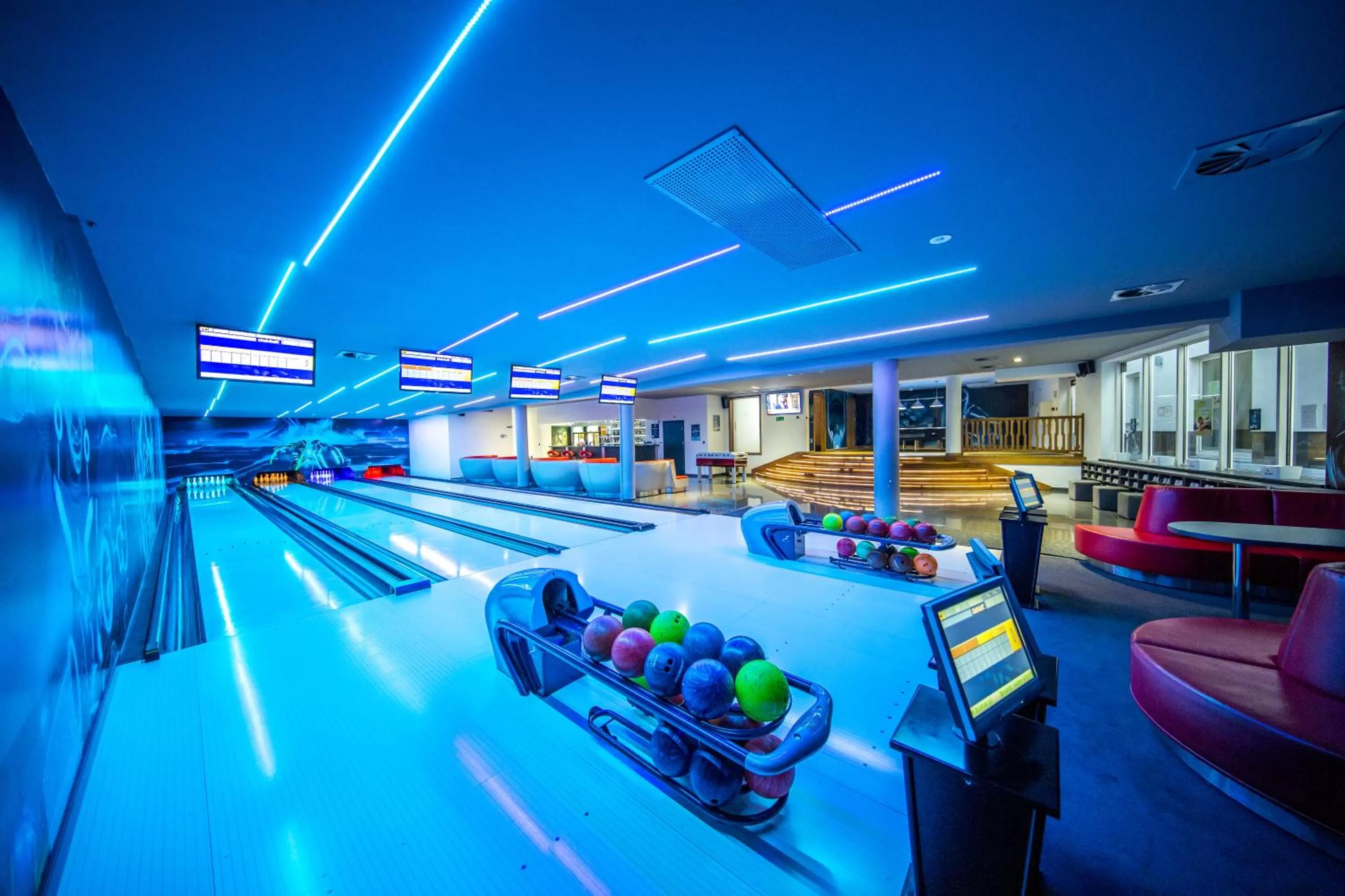 Bowling in Hotel Kiston