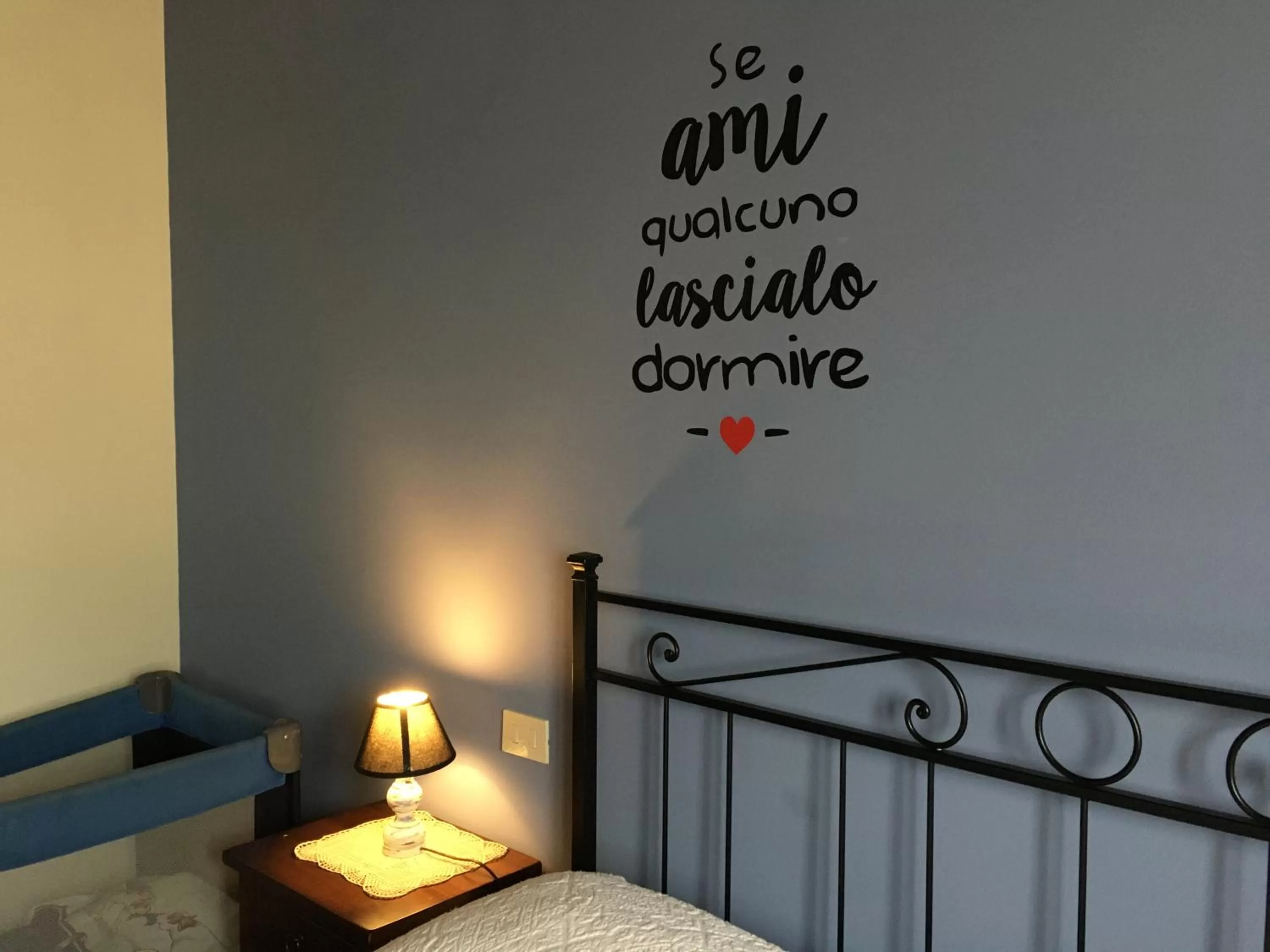 Decorative detail in Tenuta Badia '99