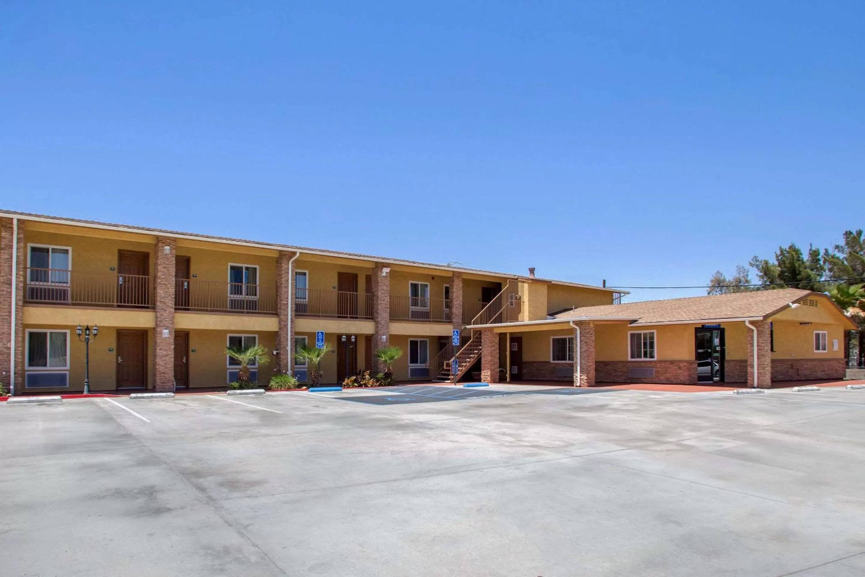 Property building in Rodeway Inn Adelanto US 395