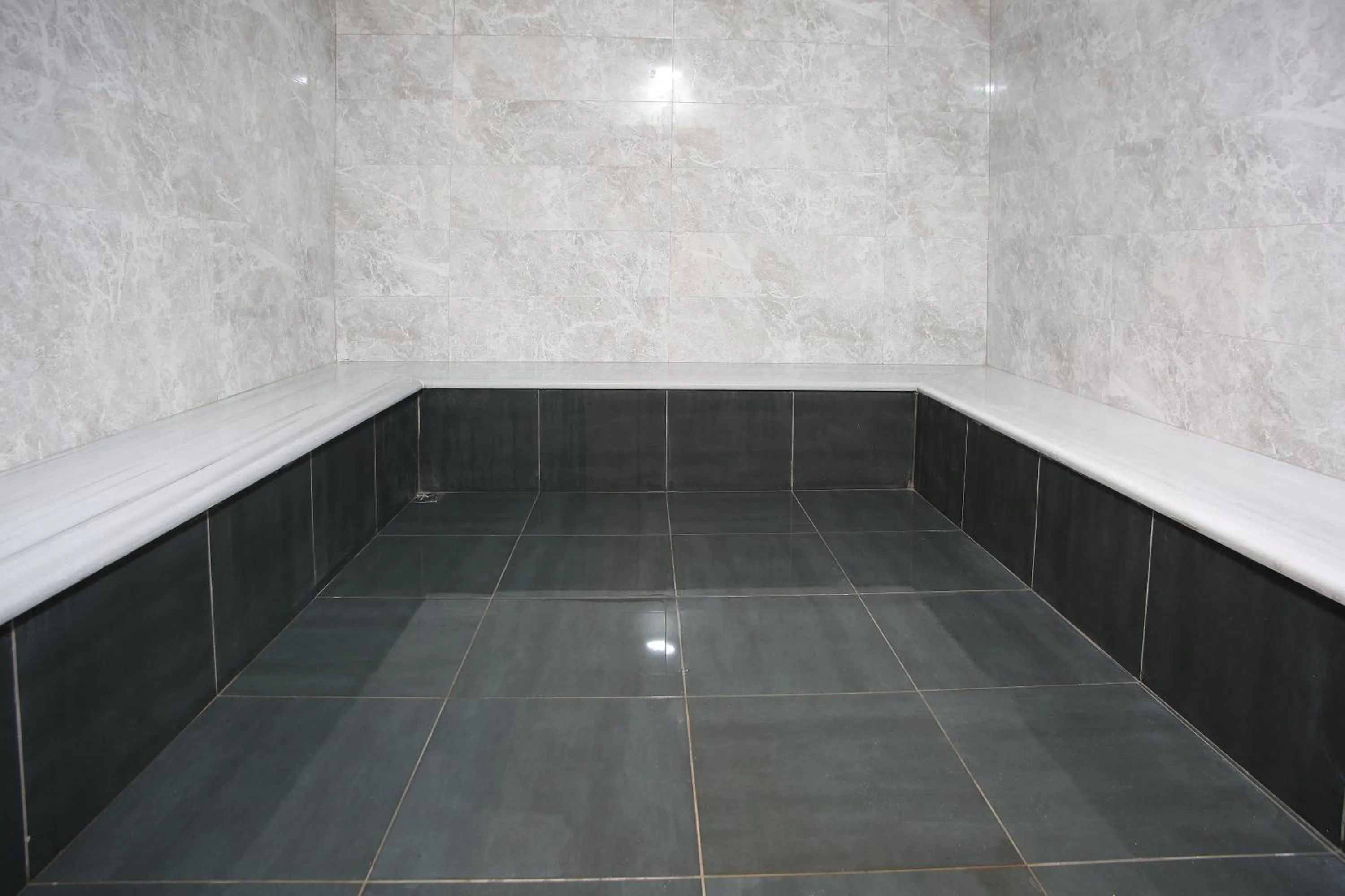 Steam room in Mard-inn Hotel