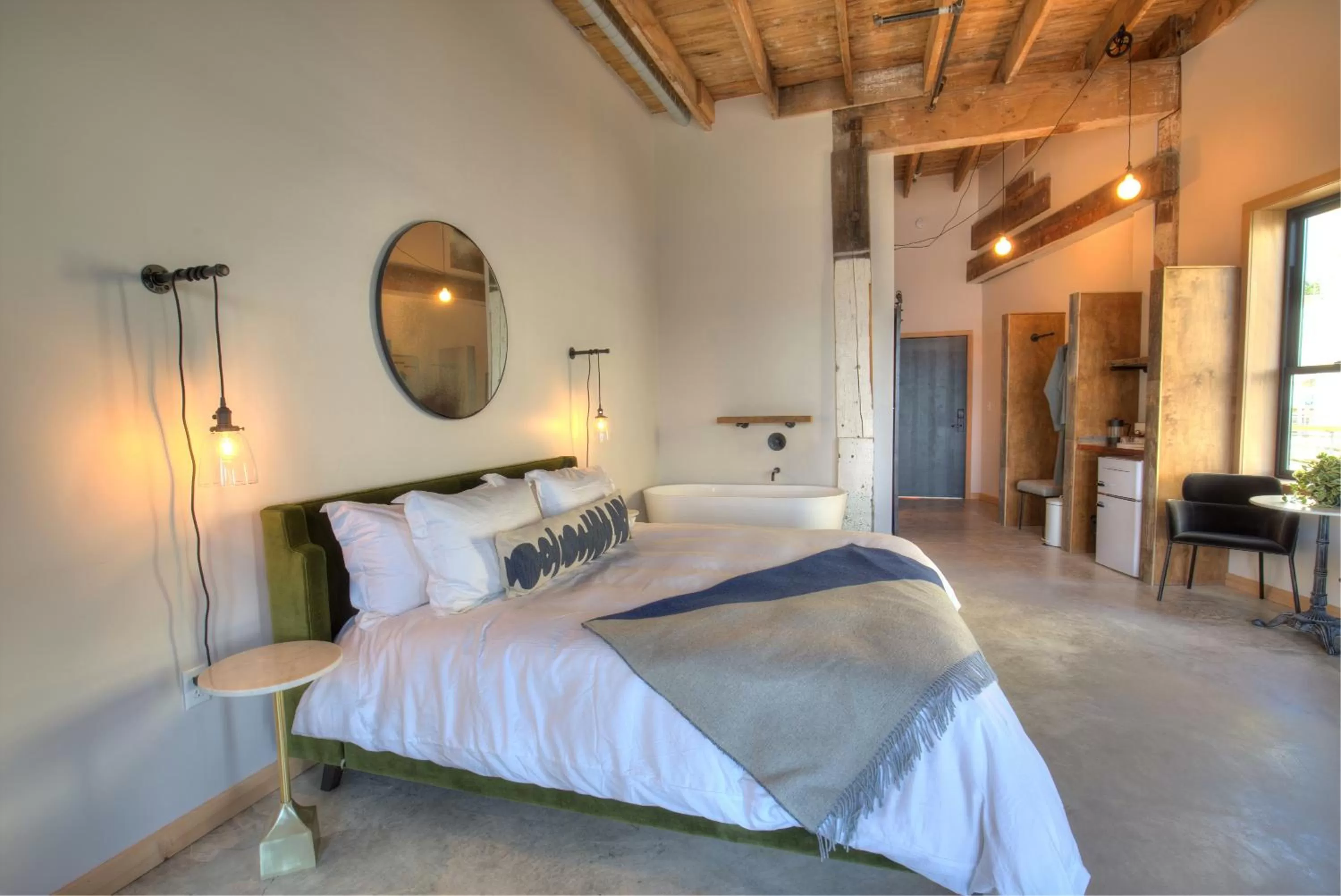 Photo of the whole room, Bed in Bowline Hotel