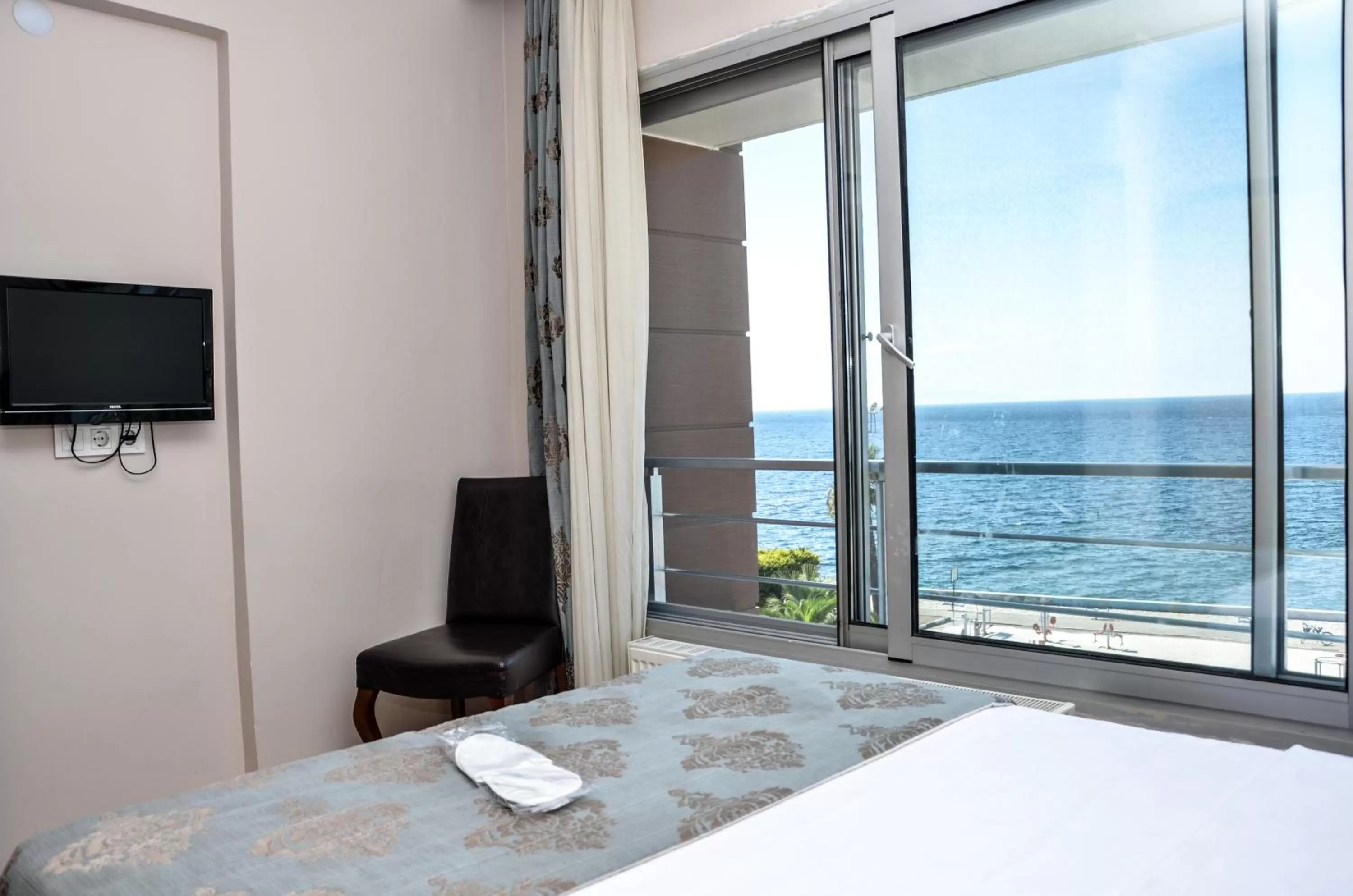 Day, Bed in Perla Hotel