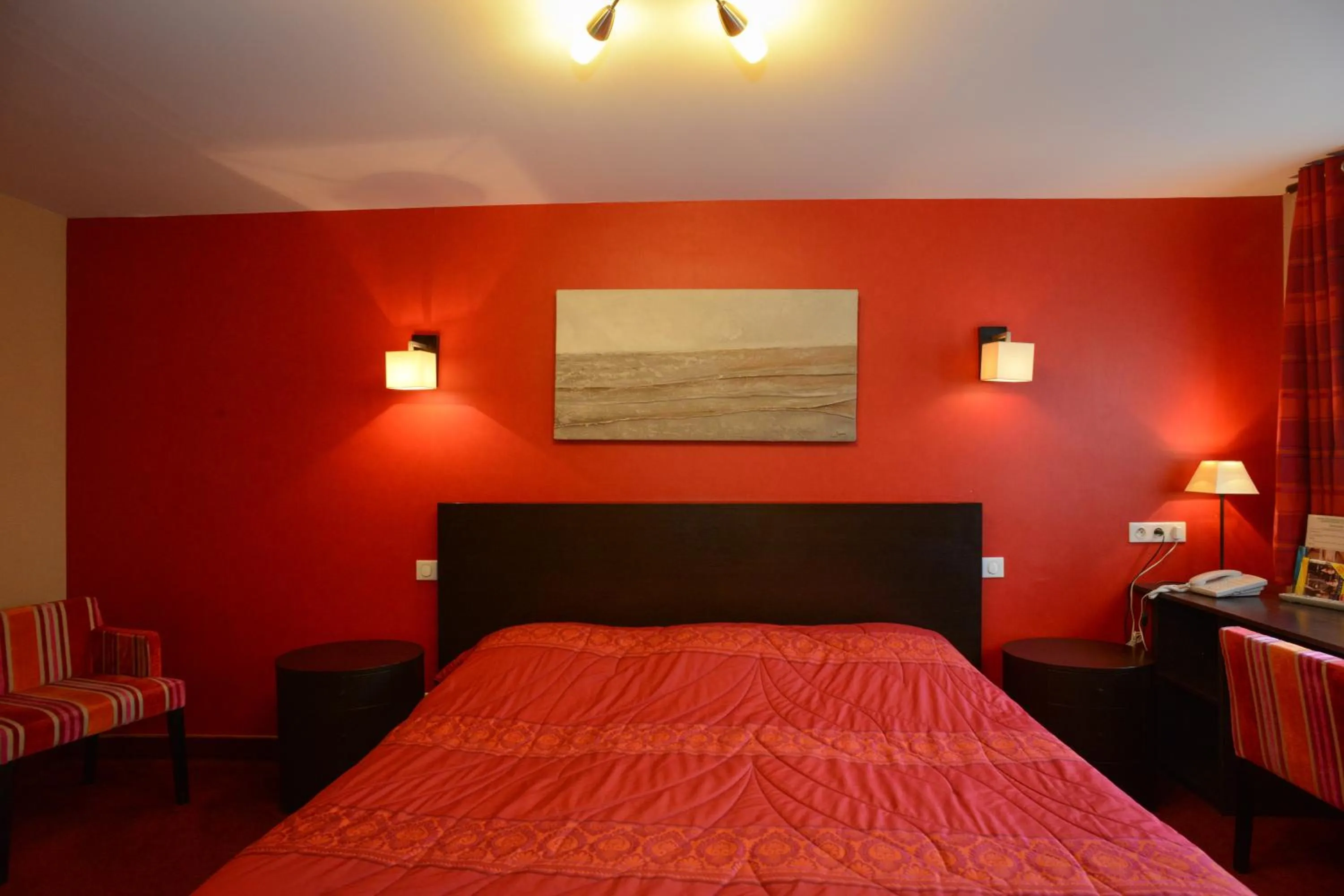 Bed in Hôtel de La Croix d'Or