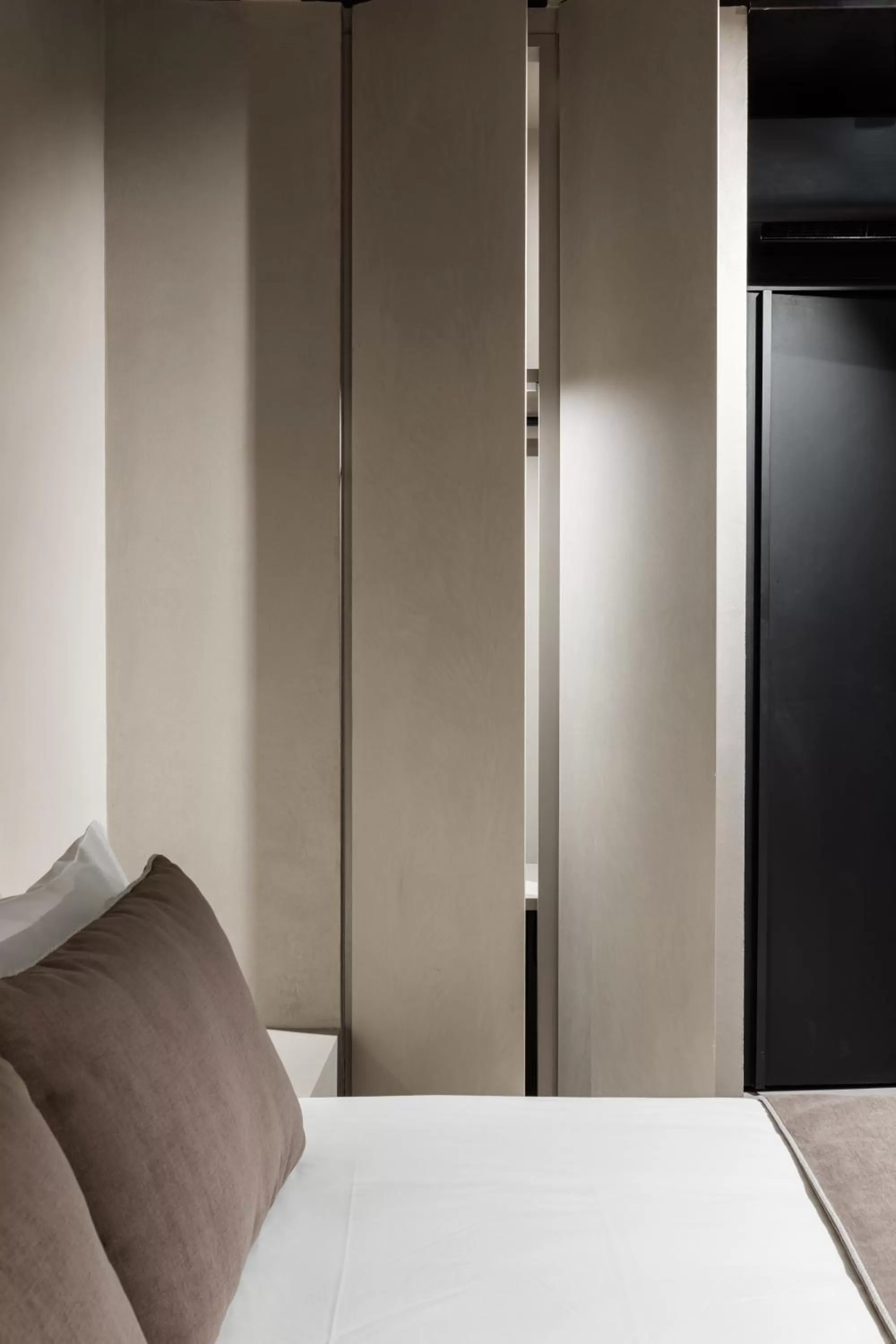 Decorative detail, Bed in Elysium Suites collection