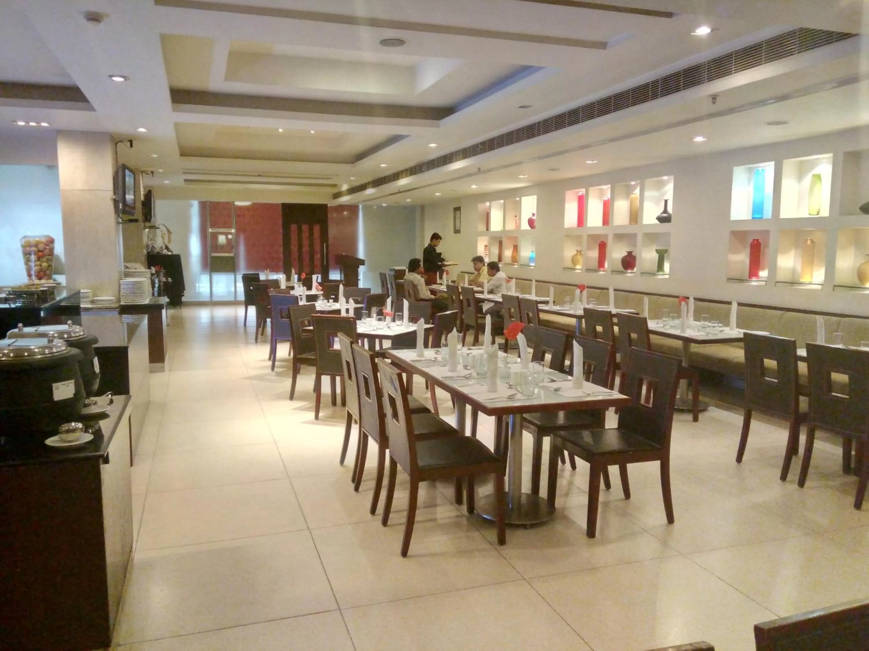 Restaurant/places to eat in Hampshire Plaza