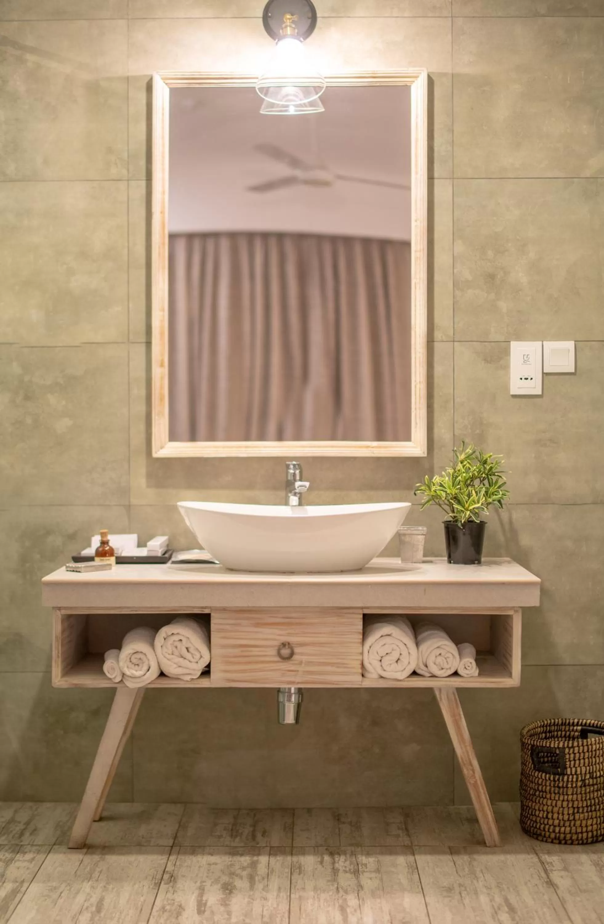 Shower in Triple O Six