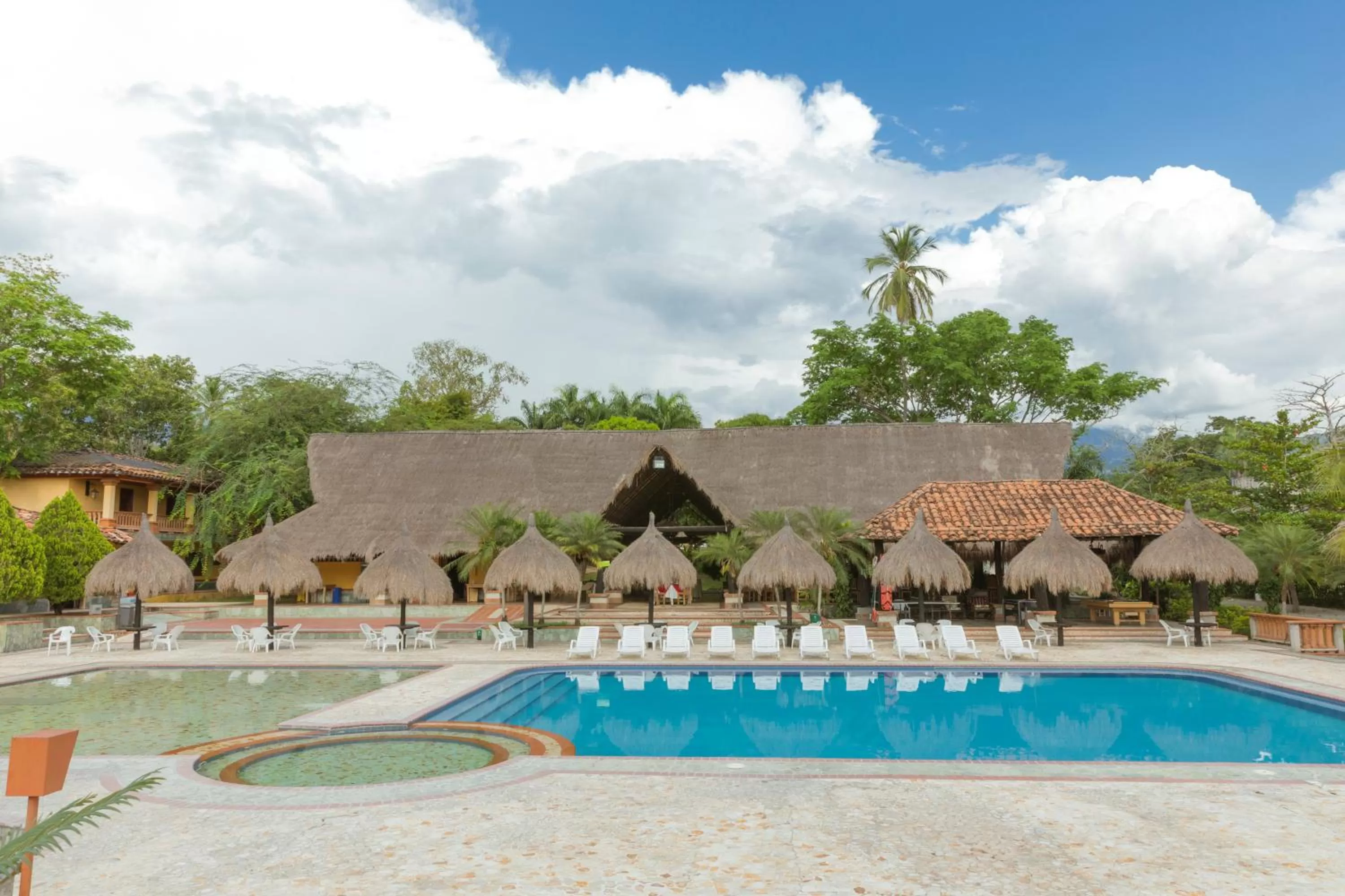 Property building in Hotel Portón del Sol