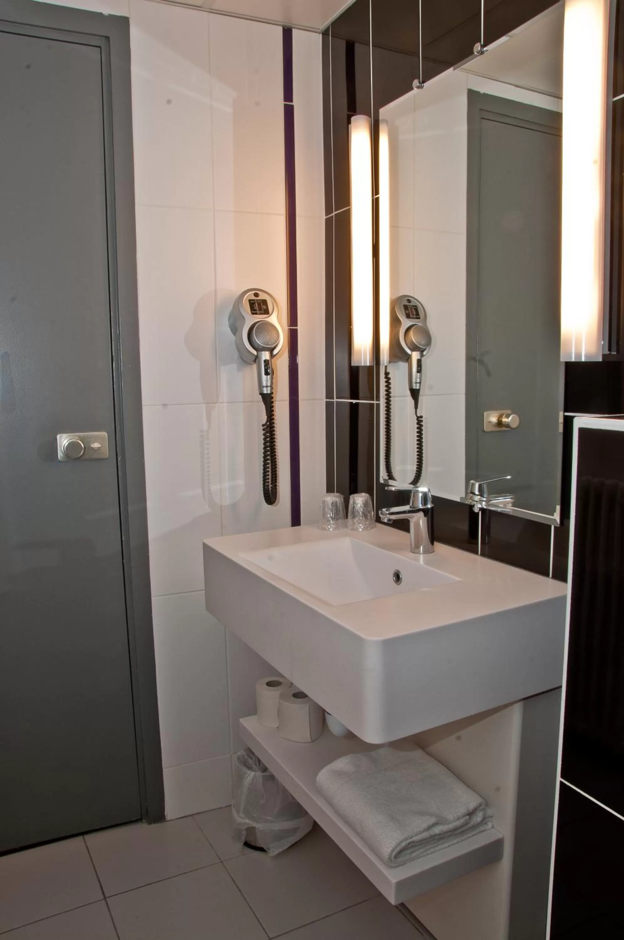 Bathroom in Ibis Styles Paris Pigalle Montmartre