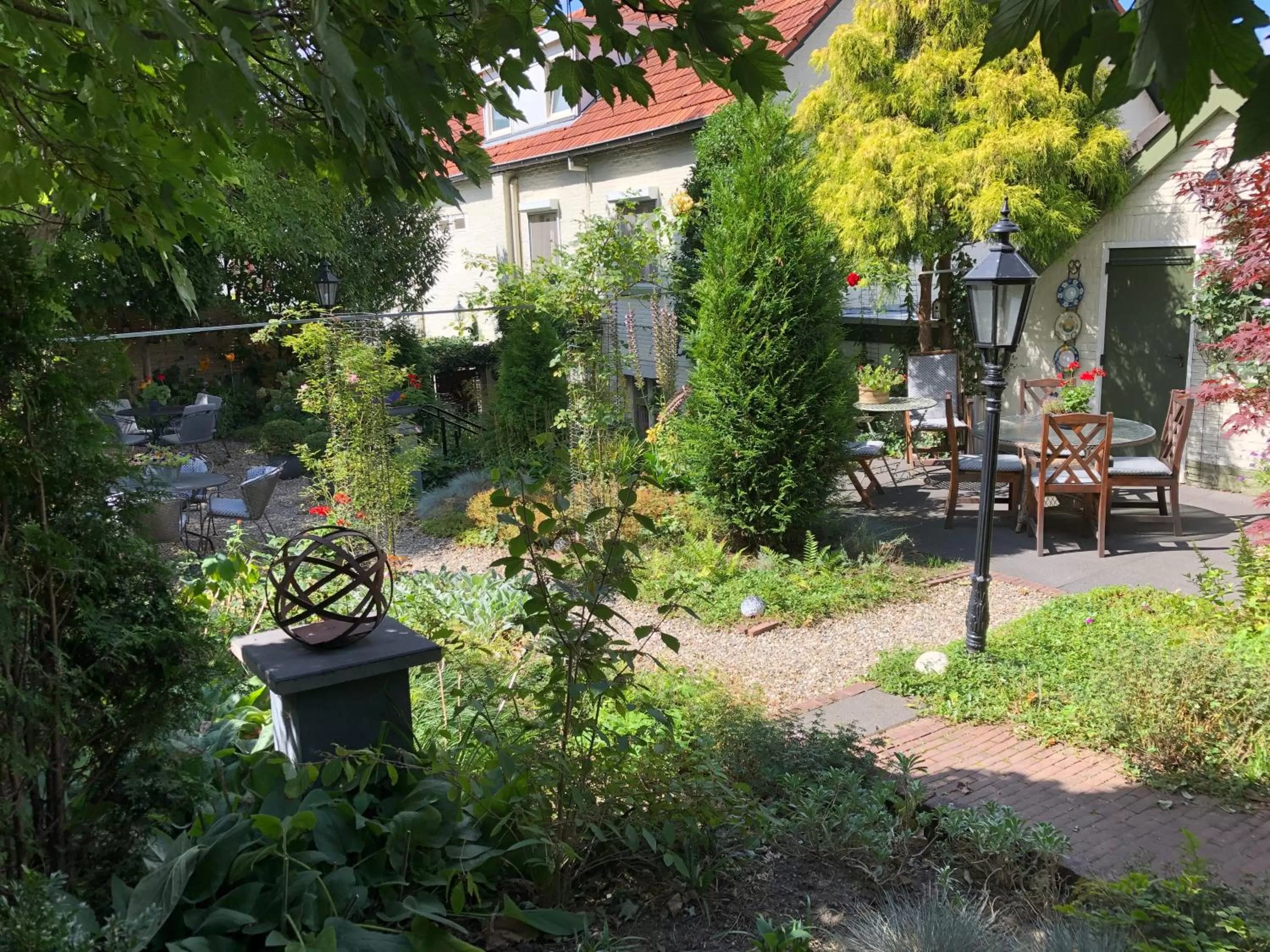 Garden in Walnut Lodge Bed & Breakfast