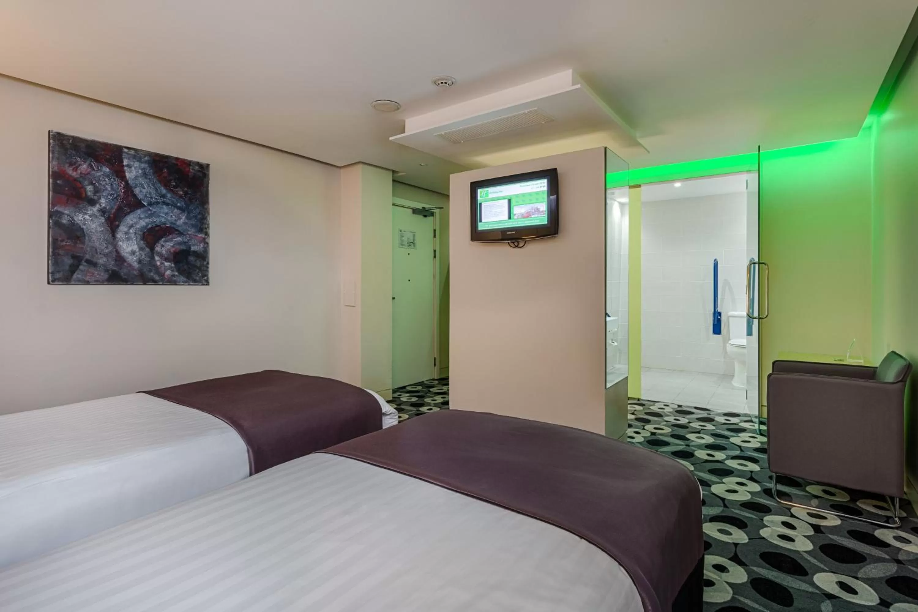 Photo of the whole room, Bed in Holiday Inn Sittingbourne by IHG