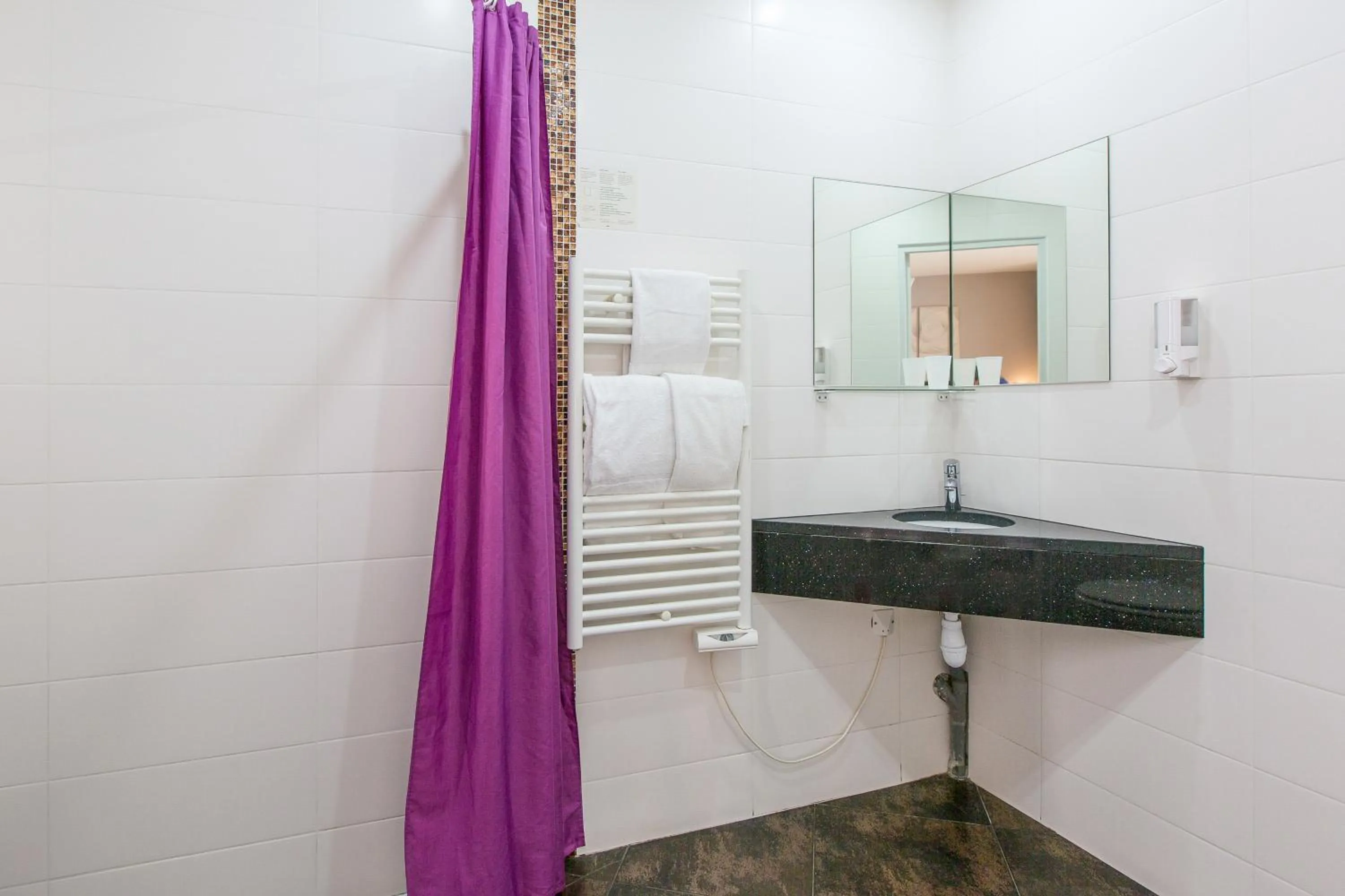 Shower in Le Figuier