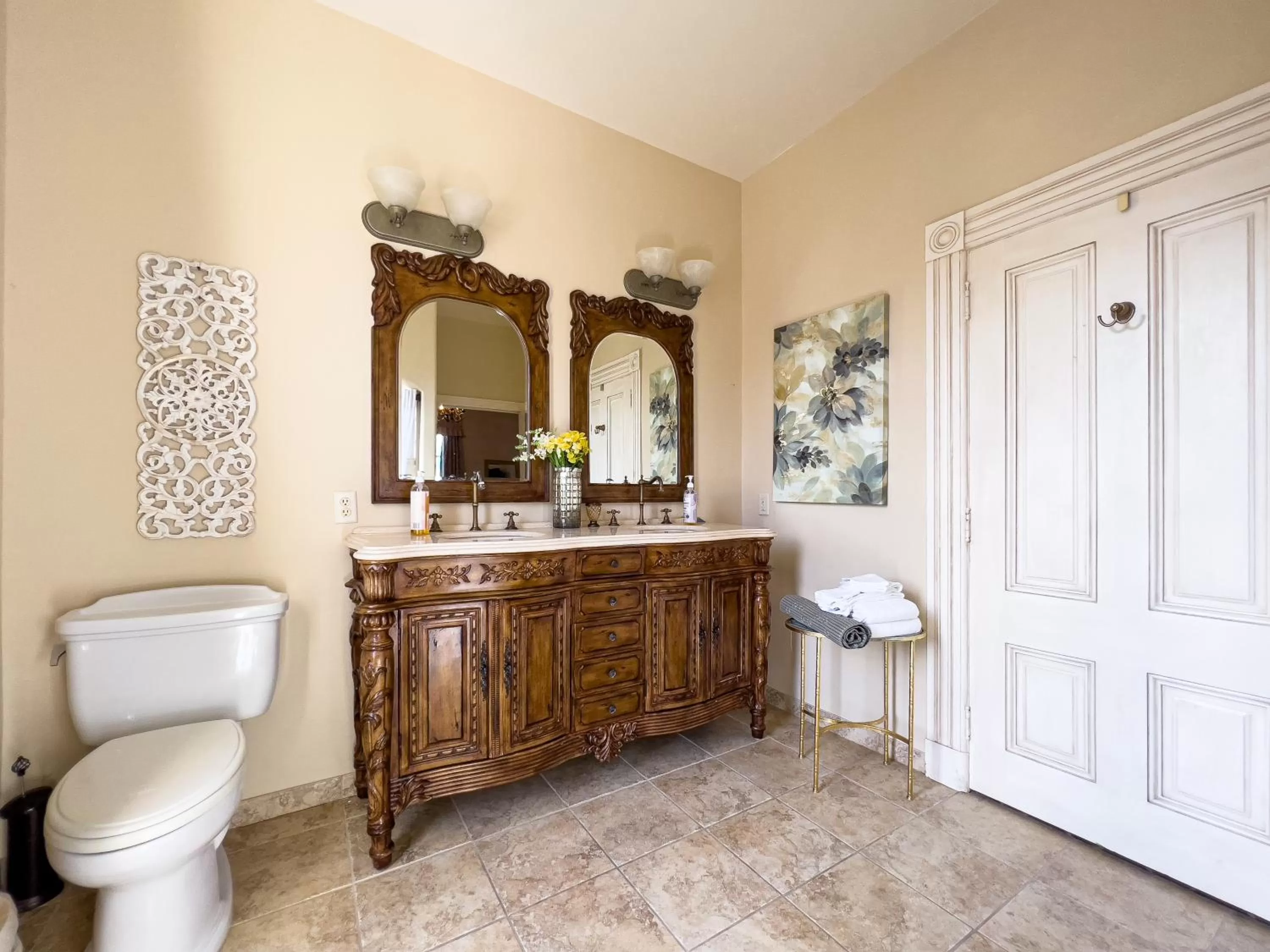 Toilet in Chateau Coralini