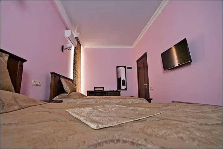 Photo of the whole room, Bed in Eiffel Hotel