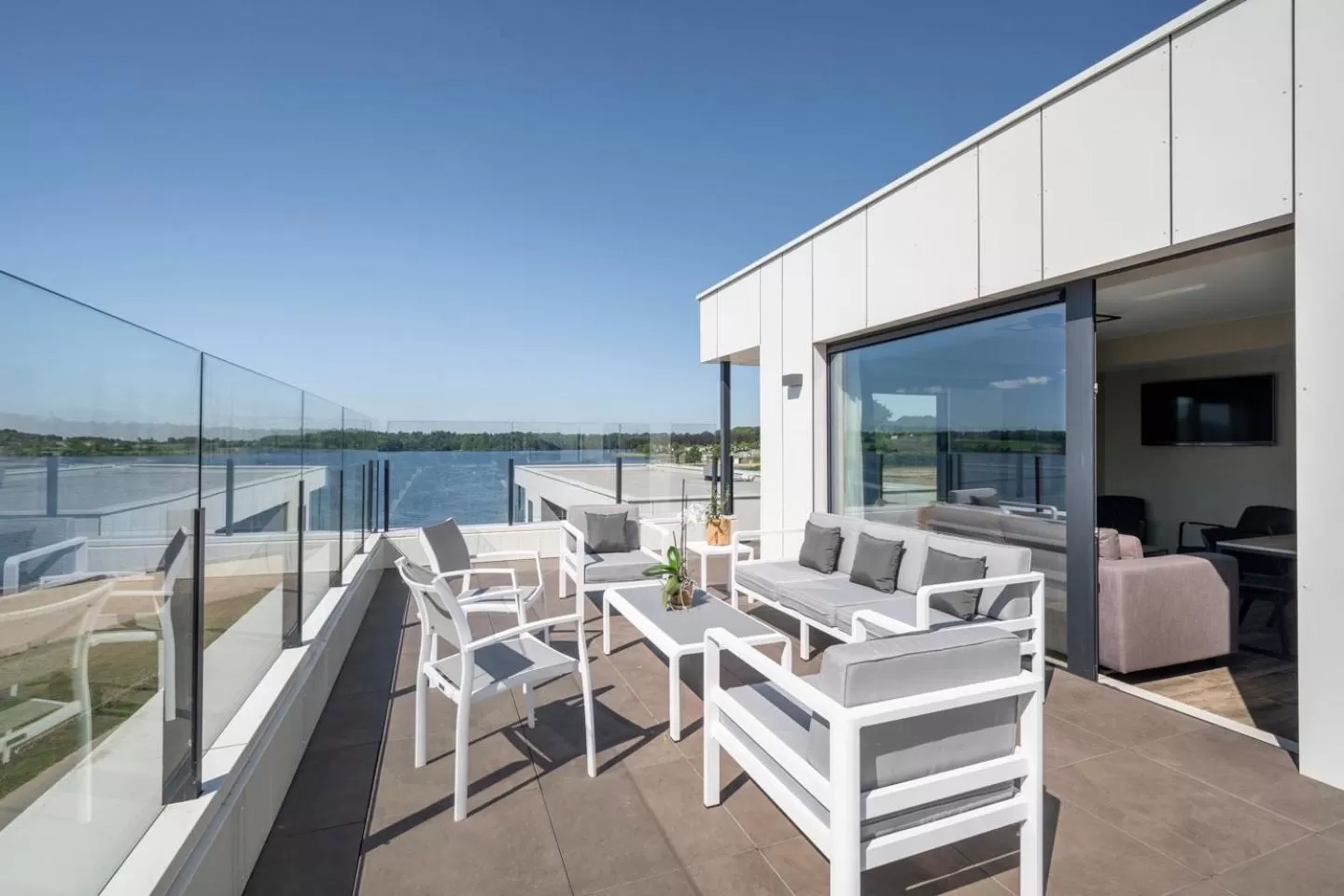 Balcony/Terrace in Golden Lakes Hotel