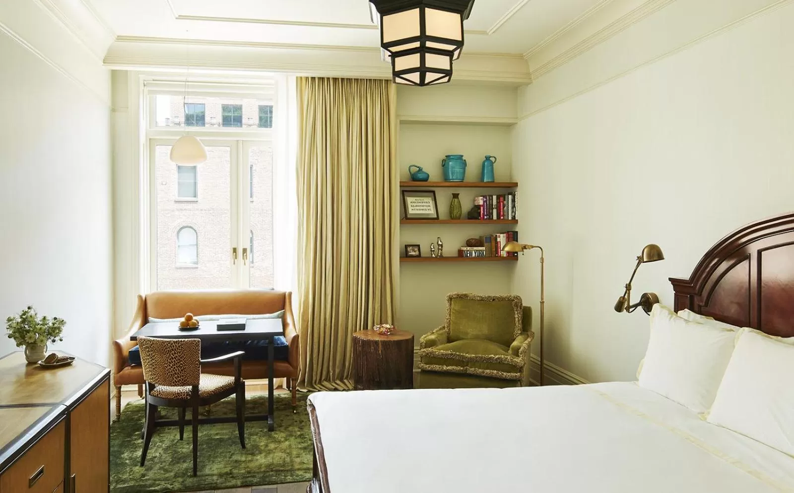 Photo of the whole room, Bed in The Greenwich Hotel