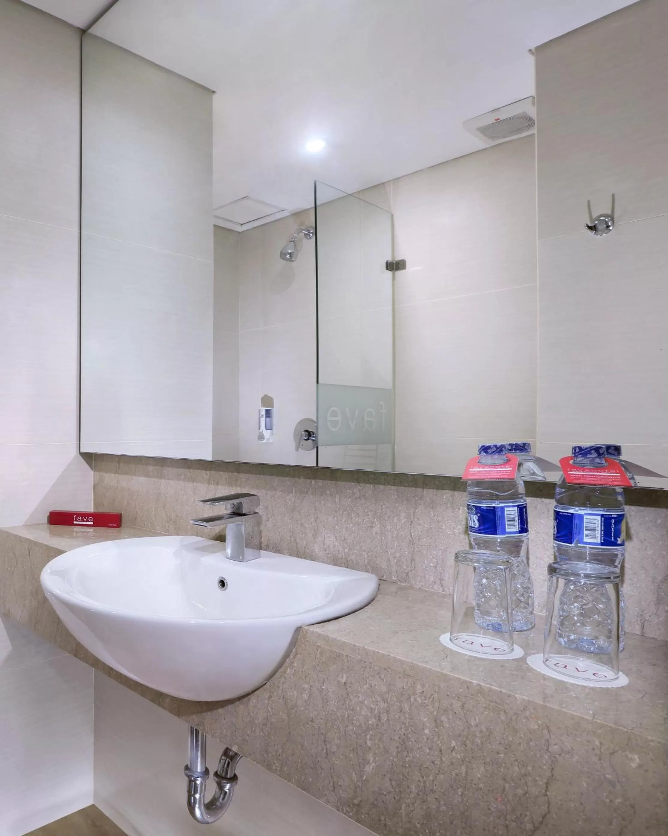 Bathroom in favehotel Tanah Abang - Cideng