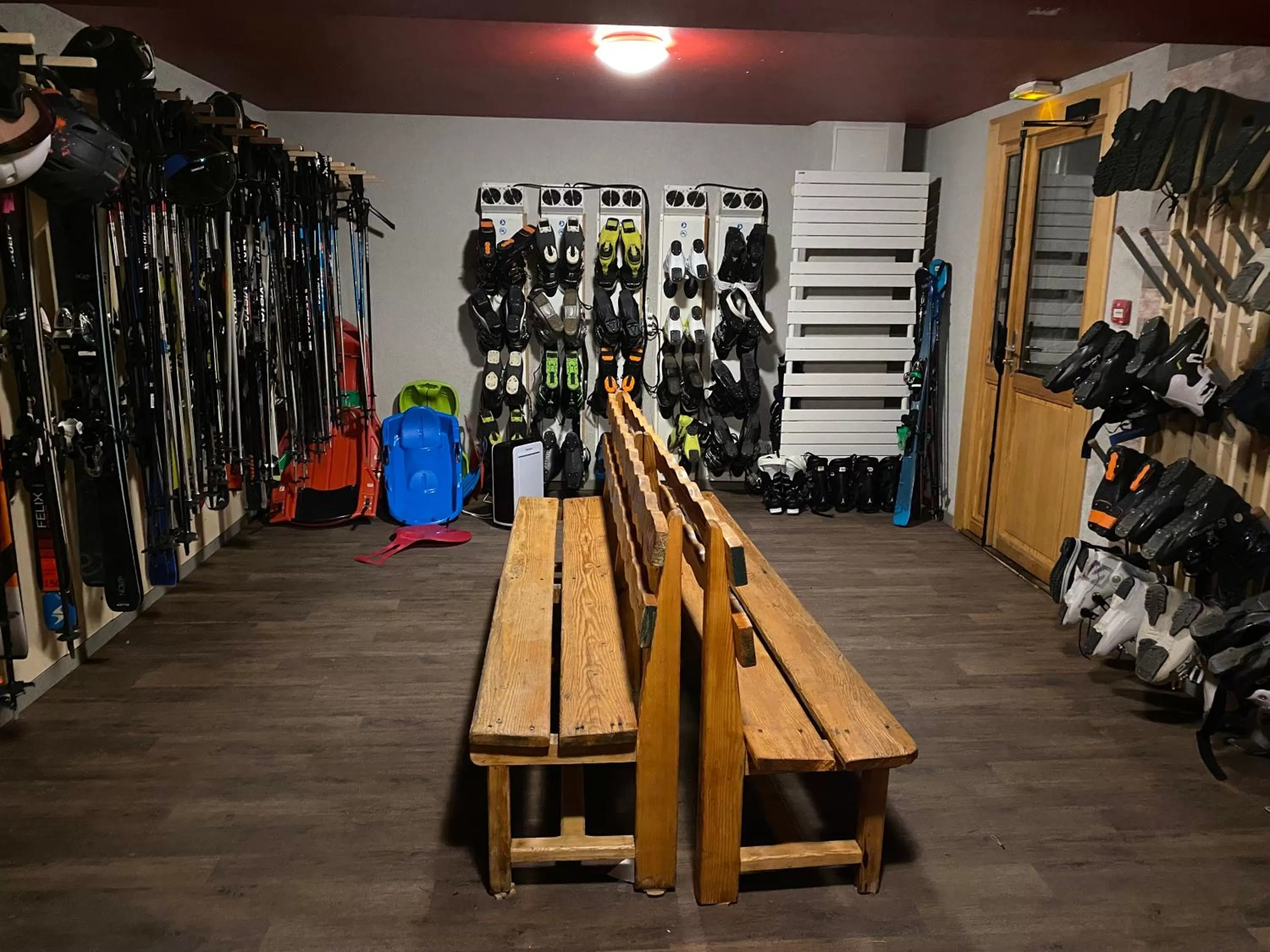 storage in L'Escale (accès en télécabine)