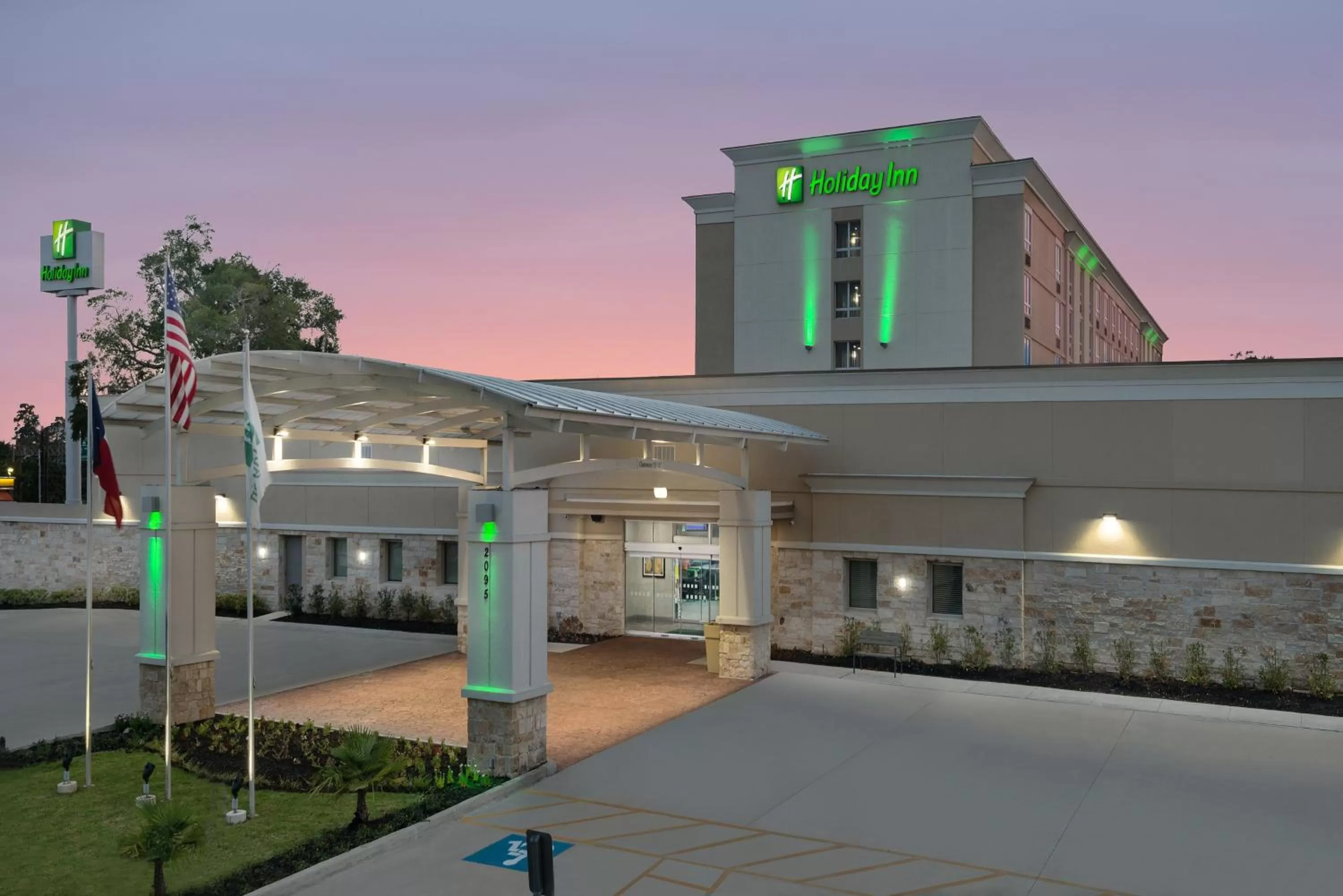 Property building in Holiday Inn - Beaumont East-Medical Ctr Area by IHG