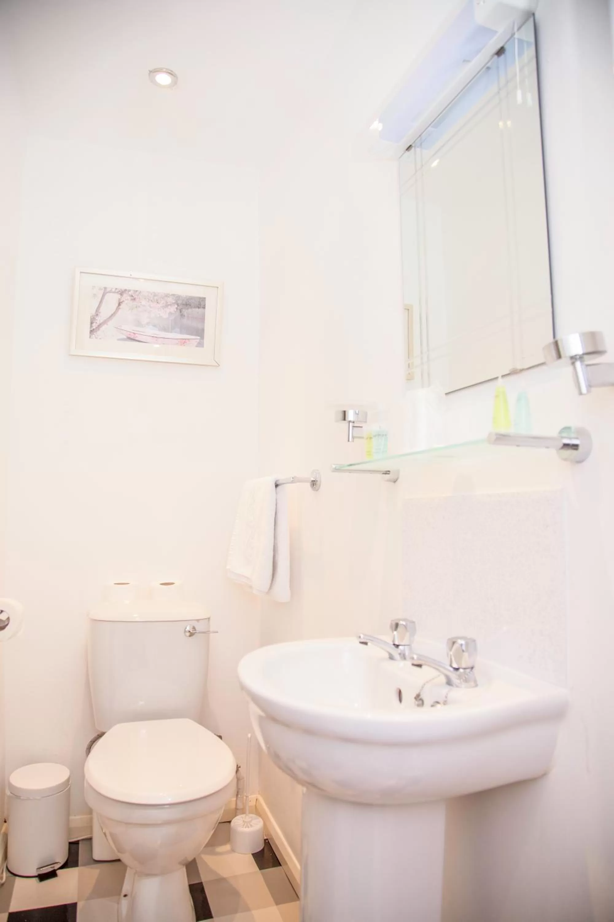 Photo of the whole room in The Kynance House on Plymouth Hoe ,26 Ensuite Rooms